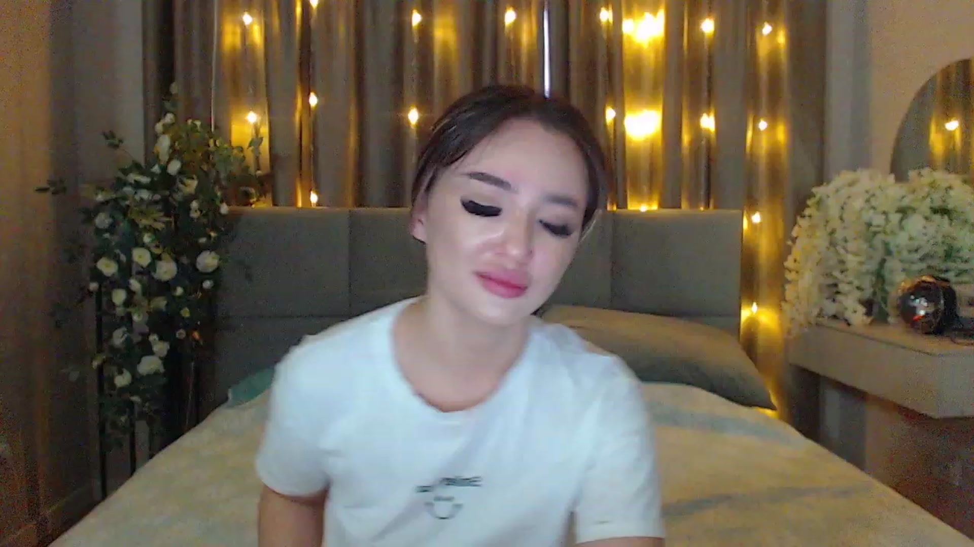 Gallery image thumbnail from MiraKyong's myfreecams stream on, 03/09/2024, 04:05 image 2 of 20