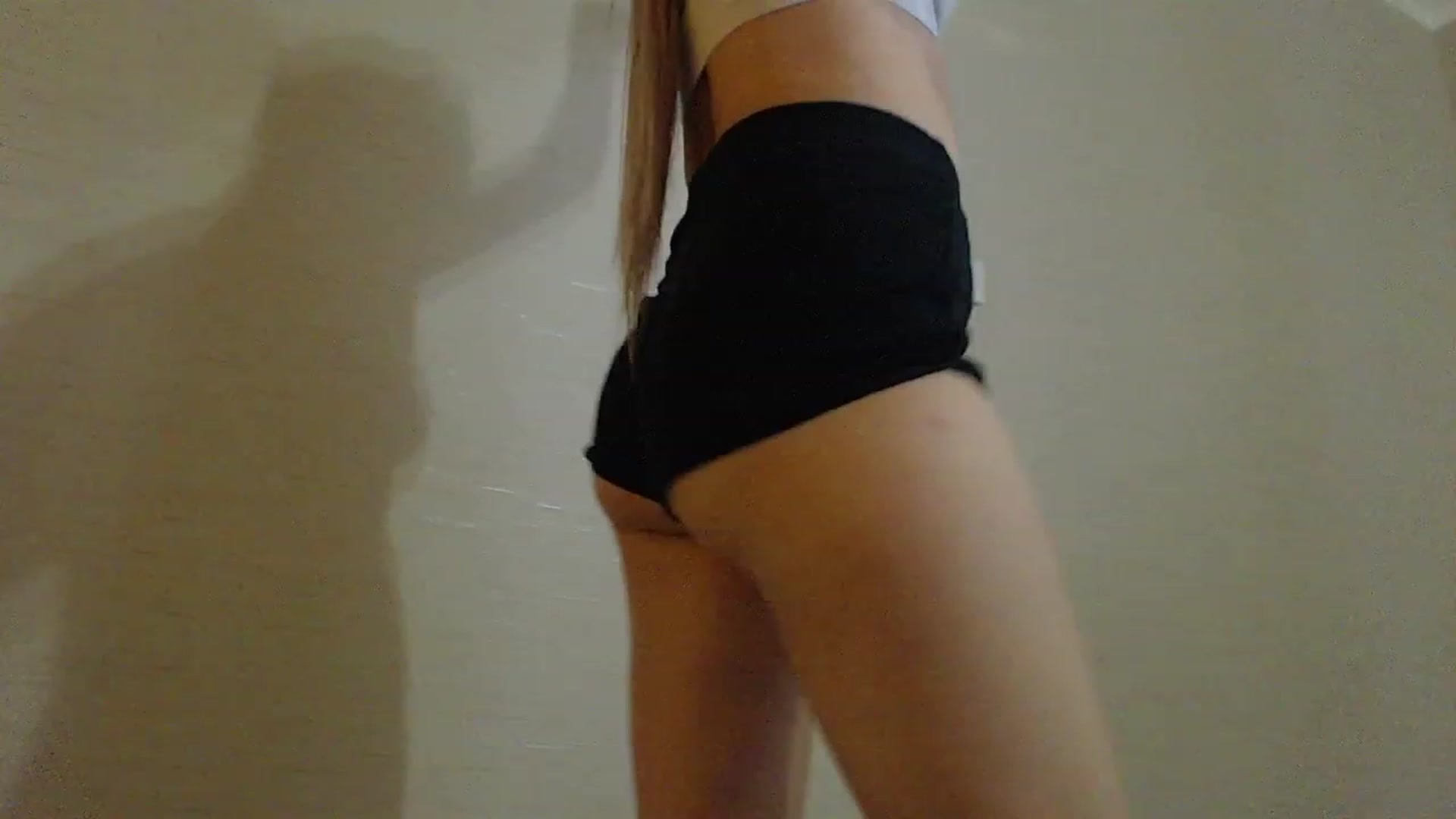 Gallery image thumbnail from MiraKyong's myfreecams stream on, 03/19/2024, 24:03 image 15 of 20