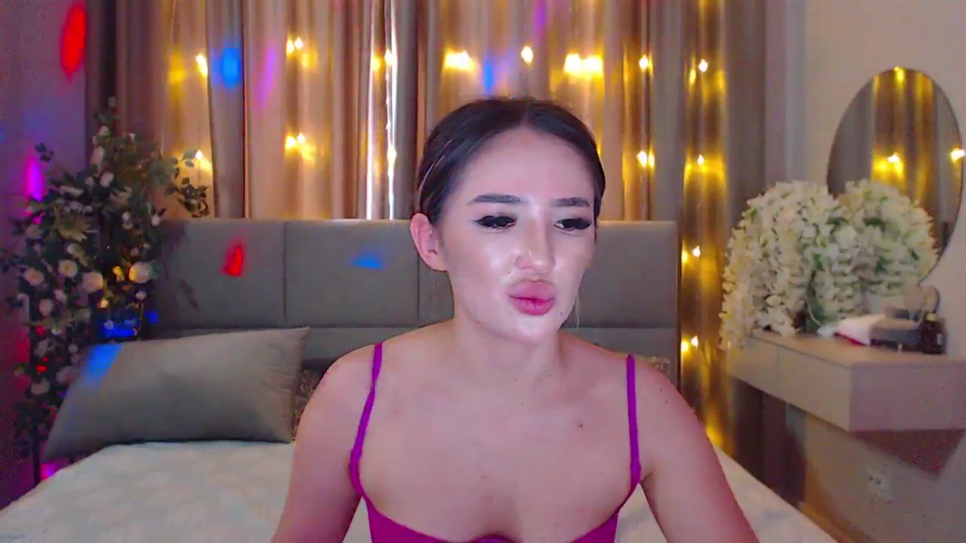 Gallery image thumbnail from MiraKyong's myfreecams stream on, 03/20/2024, 06:31 image 6 of 20