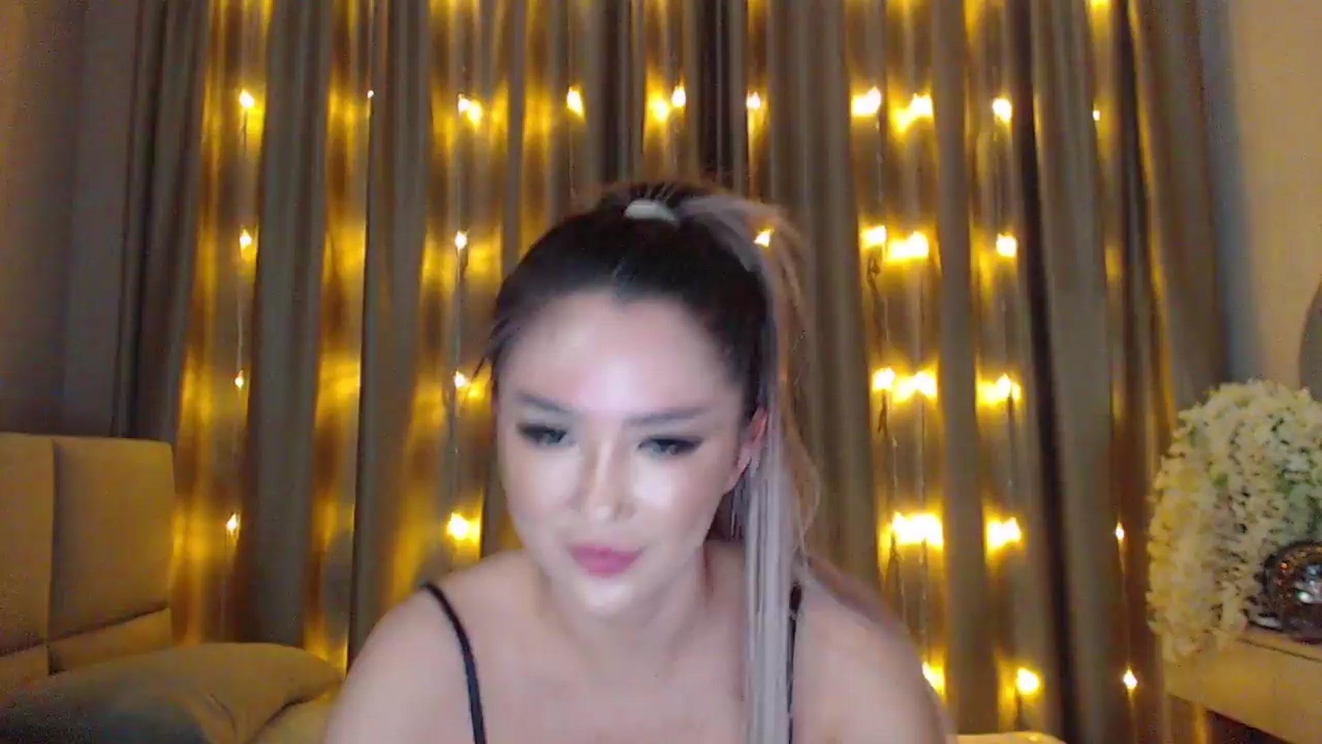 Gallery image thumbnail from MiraKyong's myfreecams stream on, 03/22/2024, 02:17 image 2 of 20