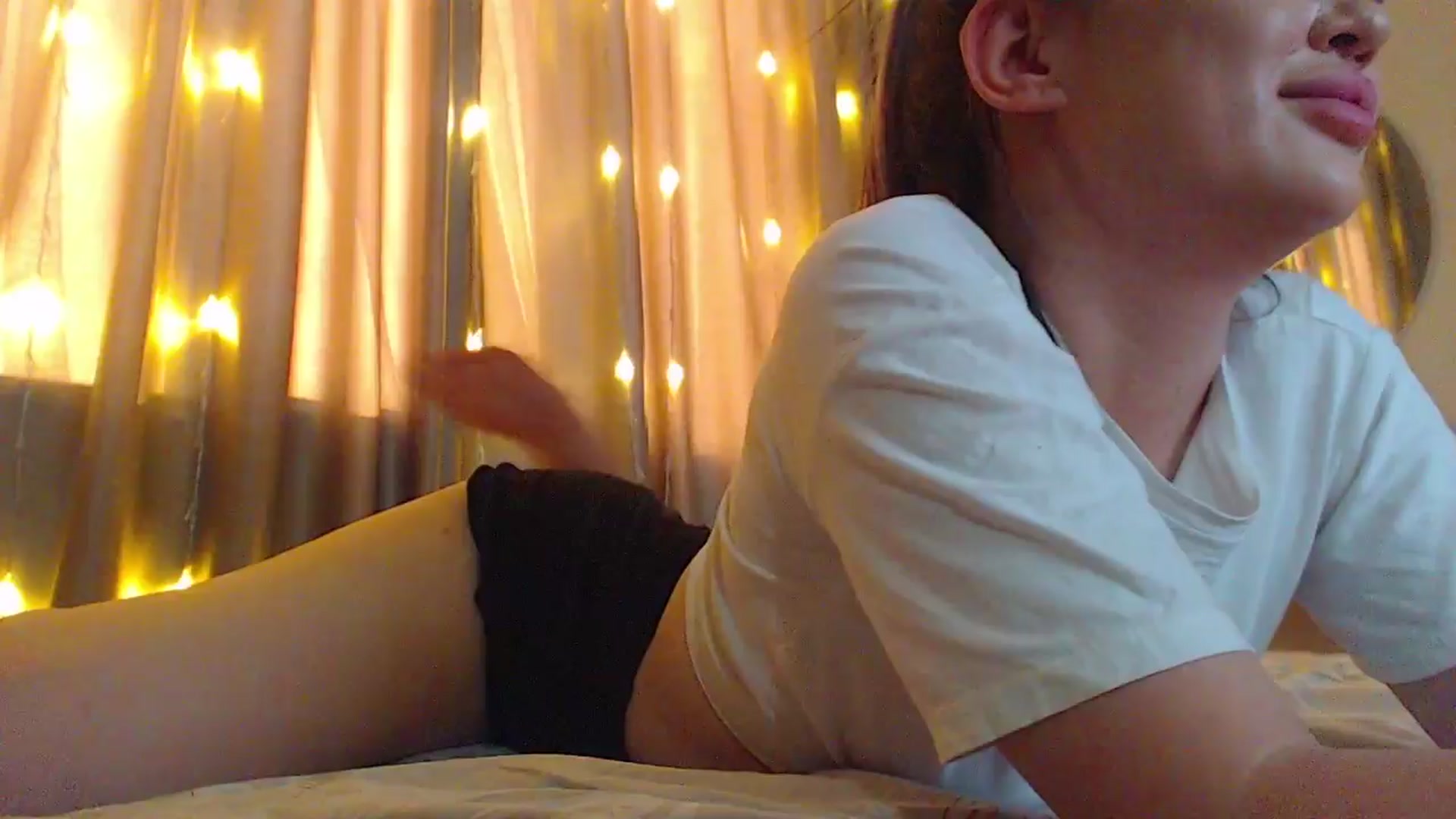 Gallery image thumbnail from MiraKyong's myfreecams stream on, 03/24/2024, 03:04 image 16 of 20