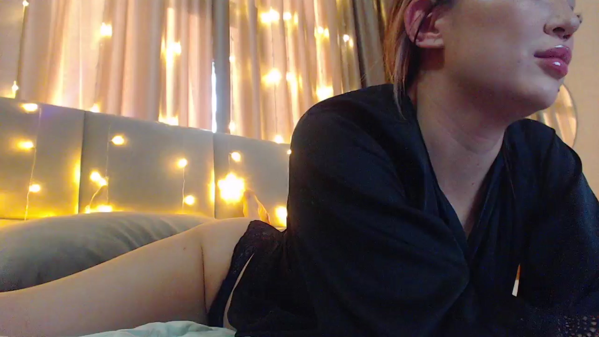 Gallery image thumbnail from MiraKyong's myfreecams stream on, 03/26/2024, 04:02 image 15 of 20
