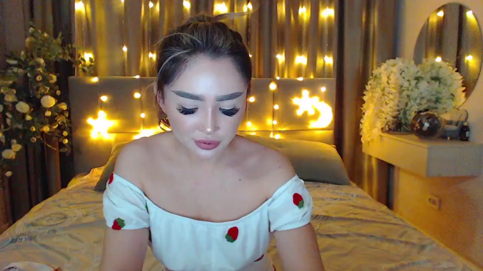 Gallery image thumbnail from MiraKyong's myfreecams stream on, 03/31/2024, 03:22 image 6 of 20
