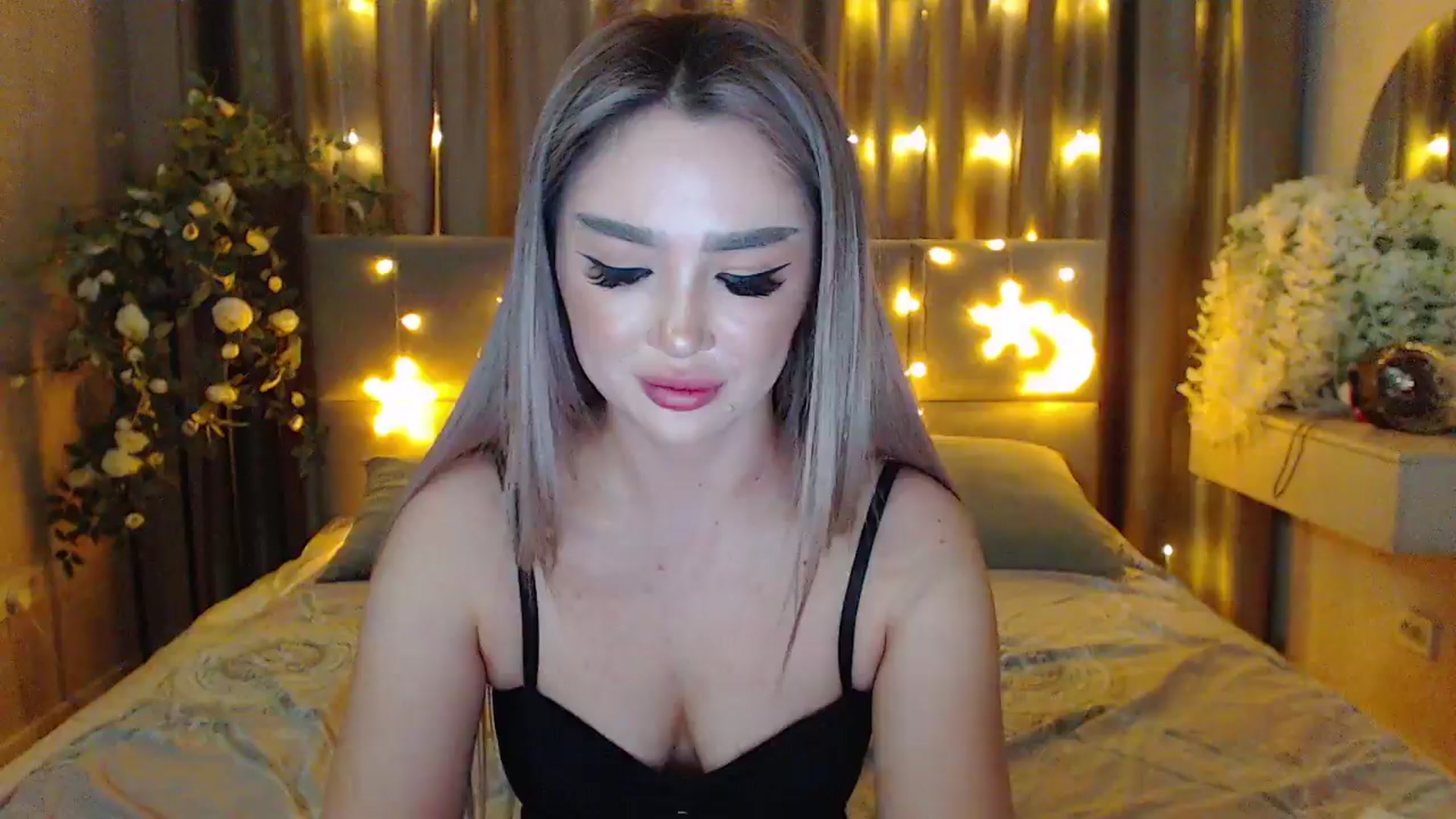 Gallery image thumbnail from MiraKyong's myfreecams stream on, 04/04/2024, 01:55 image 9 of 20