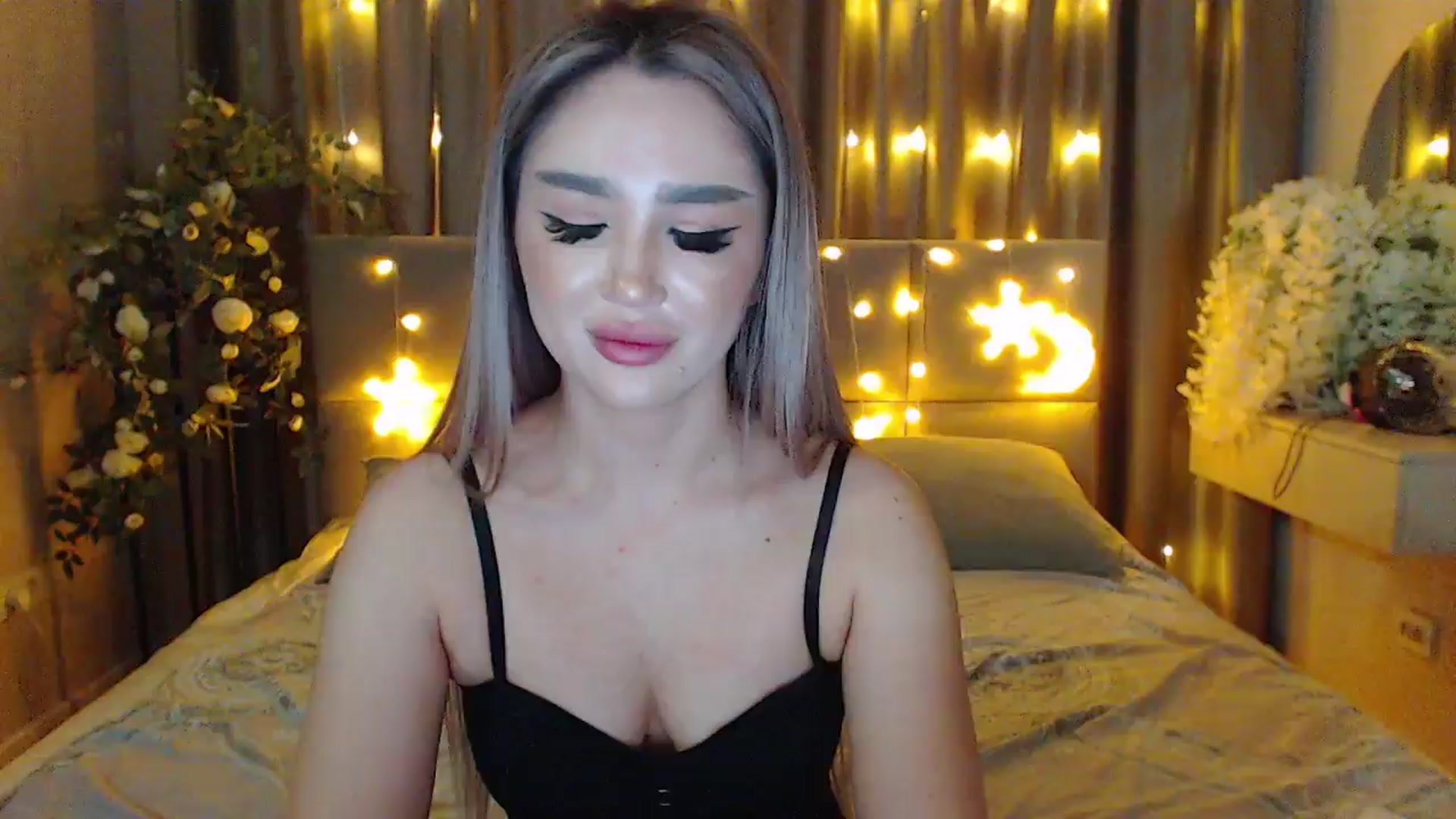 Gallery image thumbnail from MiraKyong's myfreecams stream on, 04/04/2024, 01:55 image 6 of 20