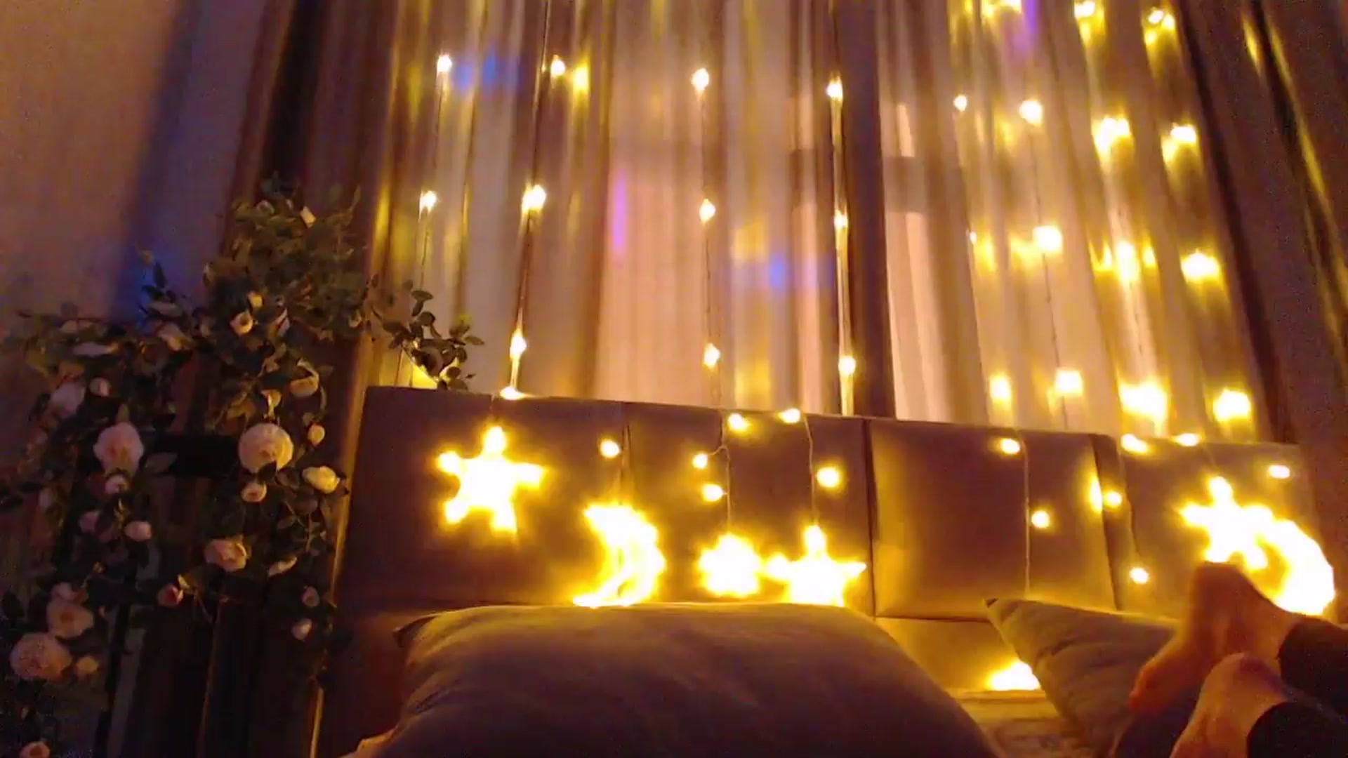 Gallery image thumbnail from MiraKyong's myfreecams stream on, 04/04/2024, 04:33 image 14 of 20