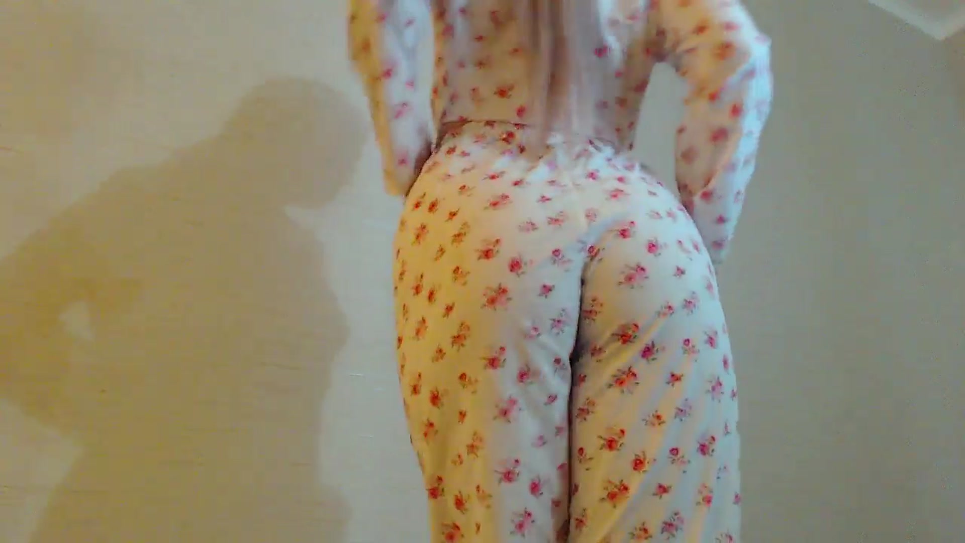 Gallery image thumbnail from MiraKyong's myfreecams stream on, 04/05/2024, 07:02 image 7 of 20