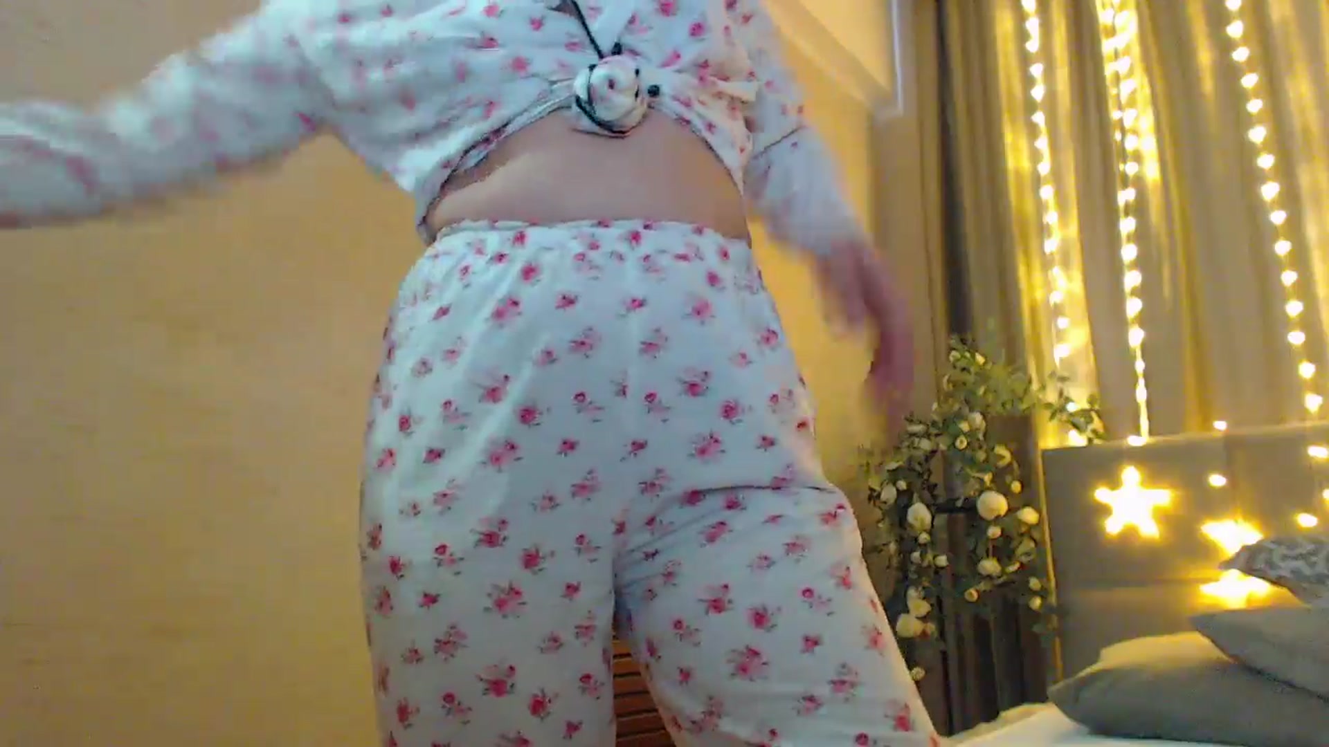 Gallery image thumbnail from MiraKyong's myfreecams stream on, 04/05/2024, 07:02 image 20 of 20