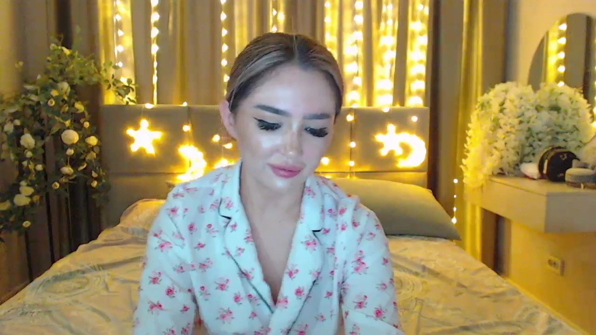 Gallery image thumbnail from MiraKyong's myfreecams stream on, 04/05/2024, 07:02 image 6 of 20