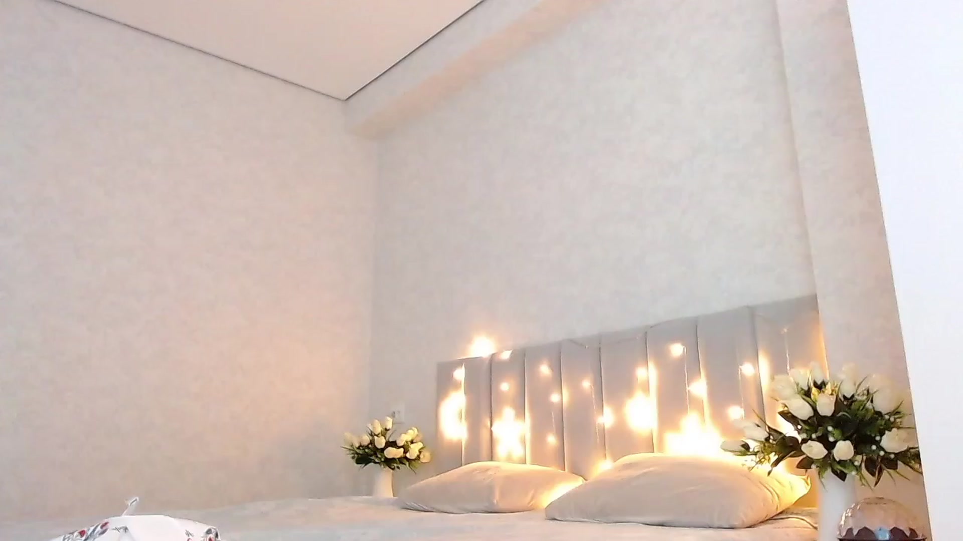 Gallery image thumbnail from MiraKyong's myfreecams stream on, 04/10/2024, 02:15 image 11 of 20