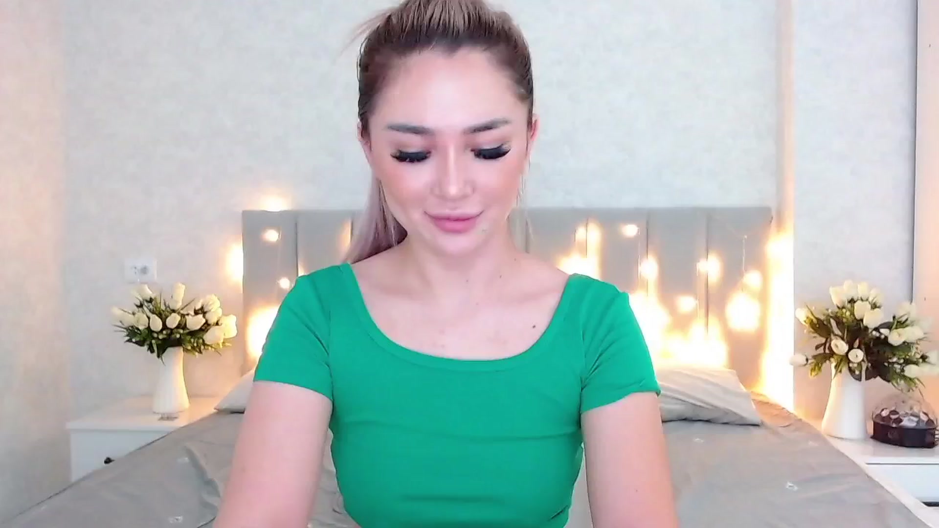 Gallery image thumbnail from MiraKyong's myfreecams stream on, 04/16/2024, 03:35 image 1 of 20