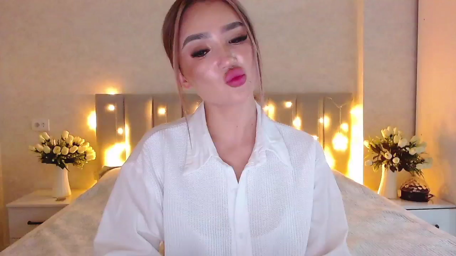 Gallery image thumbnail from MiraKyong's myfreecams stream on, 04/19/2024, 03:35 image 6 of 20