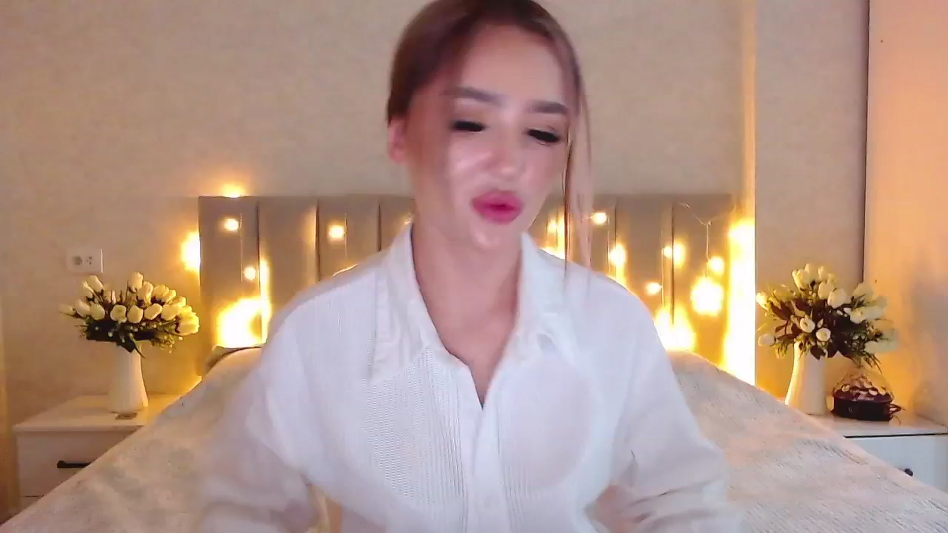Gallery image thumbnail from MiraKyong's myfreecams stream on, 04/19/2024, 03:35 image 4 of 20