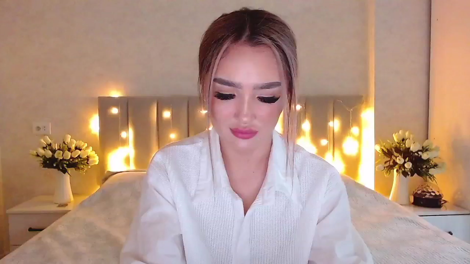 Gallery image thumbnail from MiraKyong's myfreecams stream on, 04/19/2024, 03:35 image 2 of 20