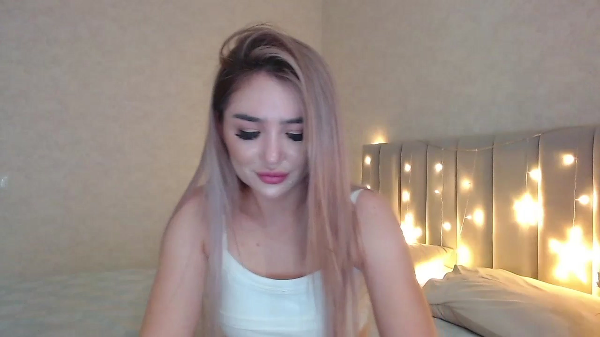 Gallery image thumbnail from MiraKyong's myfreecams stream on, 04/26/2024, 04:33 image 17 of 20
