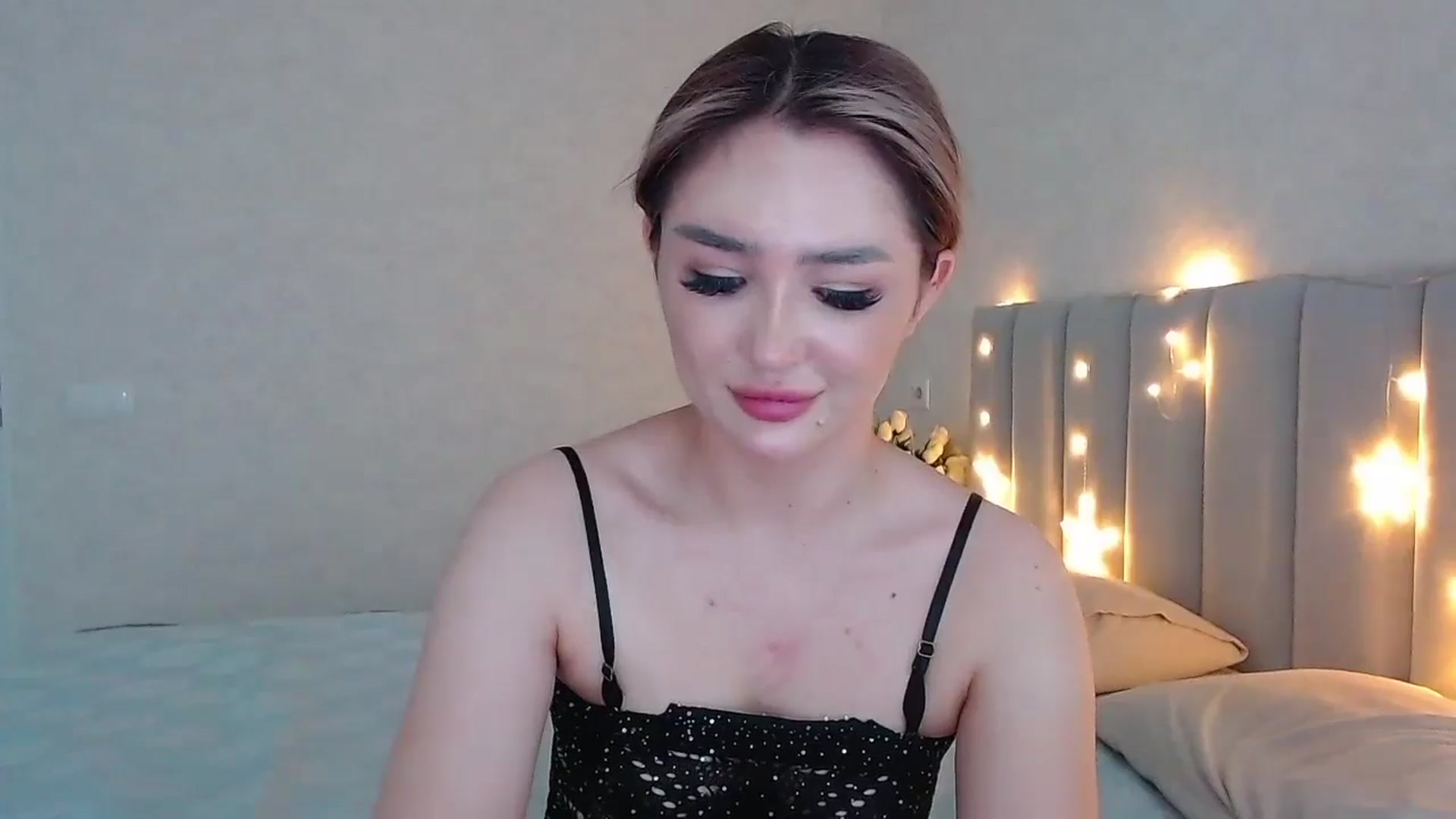 Gallery image thumbnail from MiraKyong's myfreecams stream on, 04/30/2024, 04:31 image 12 of 20