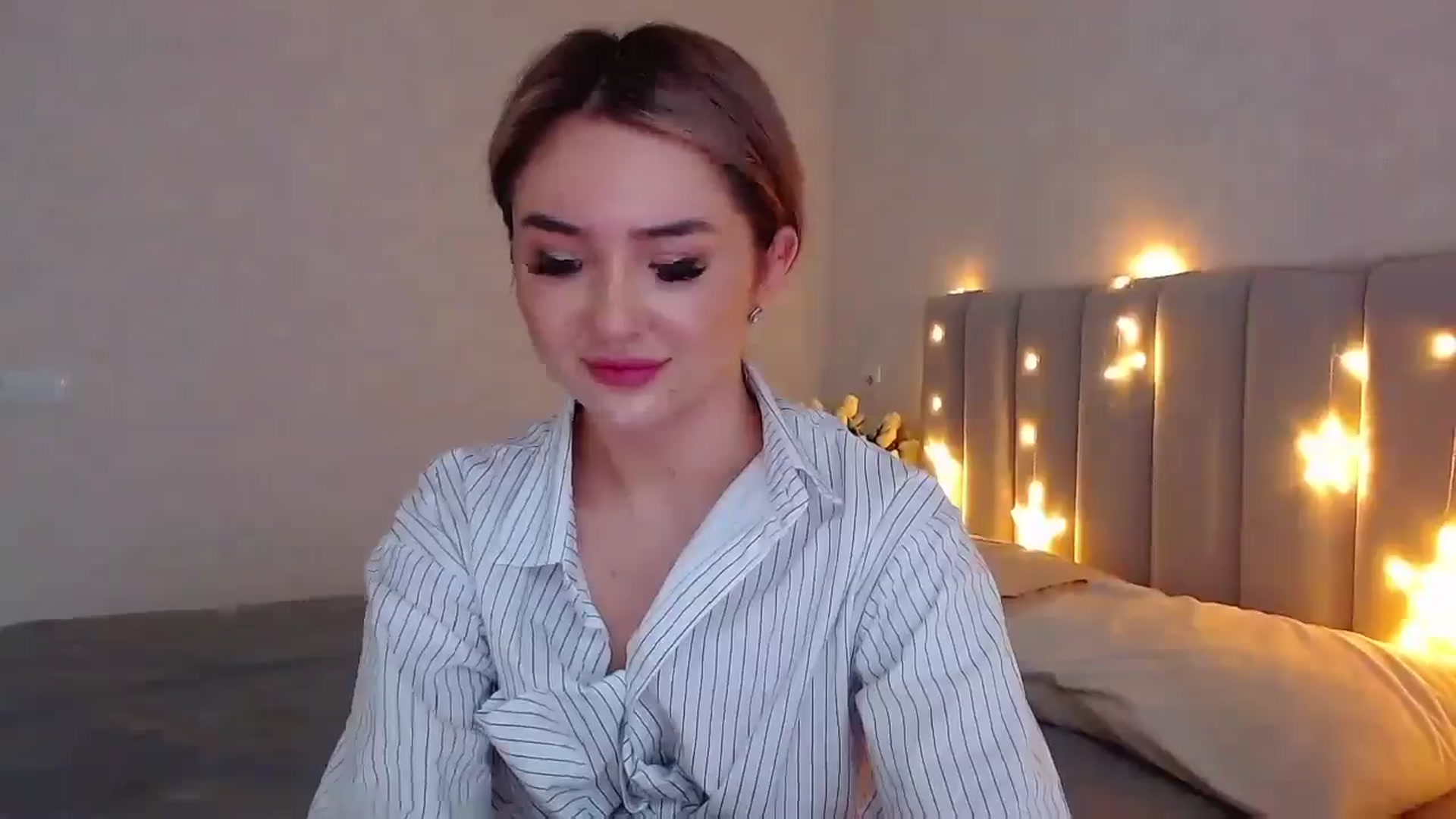 Gallery image thumbnail from MiraKyong's myfreecams stream on, 05/02/2024, 04:33 image 4 of 20