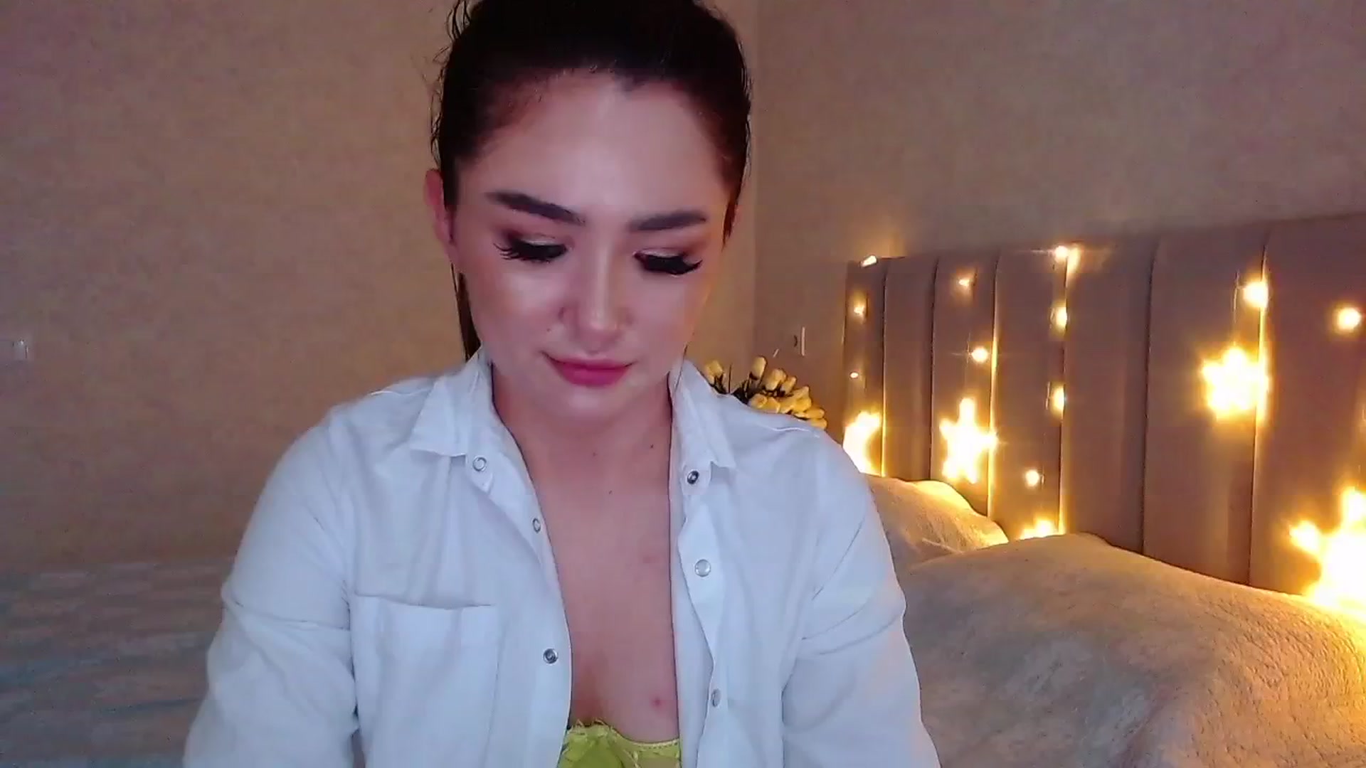 Gallery image thumbnail from MiraKyong's myfreecams stream on, 06/05/2024, 07:04 image 2 of 20