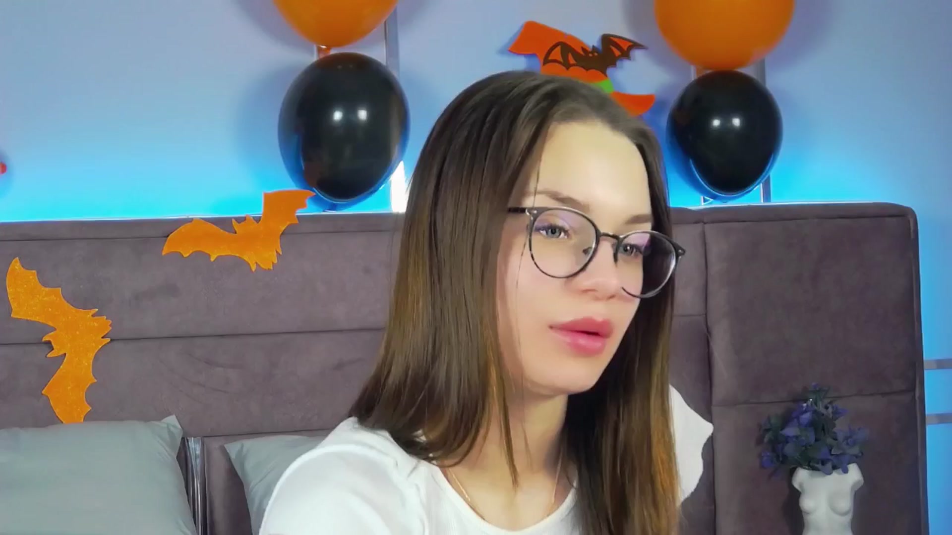 Gallery image thumbnail from MiraMauer's myfreecams stream on, 11/02/2024, 19:05 image 19 of 20