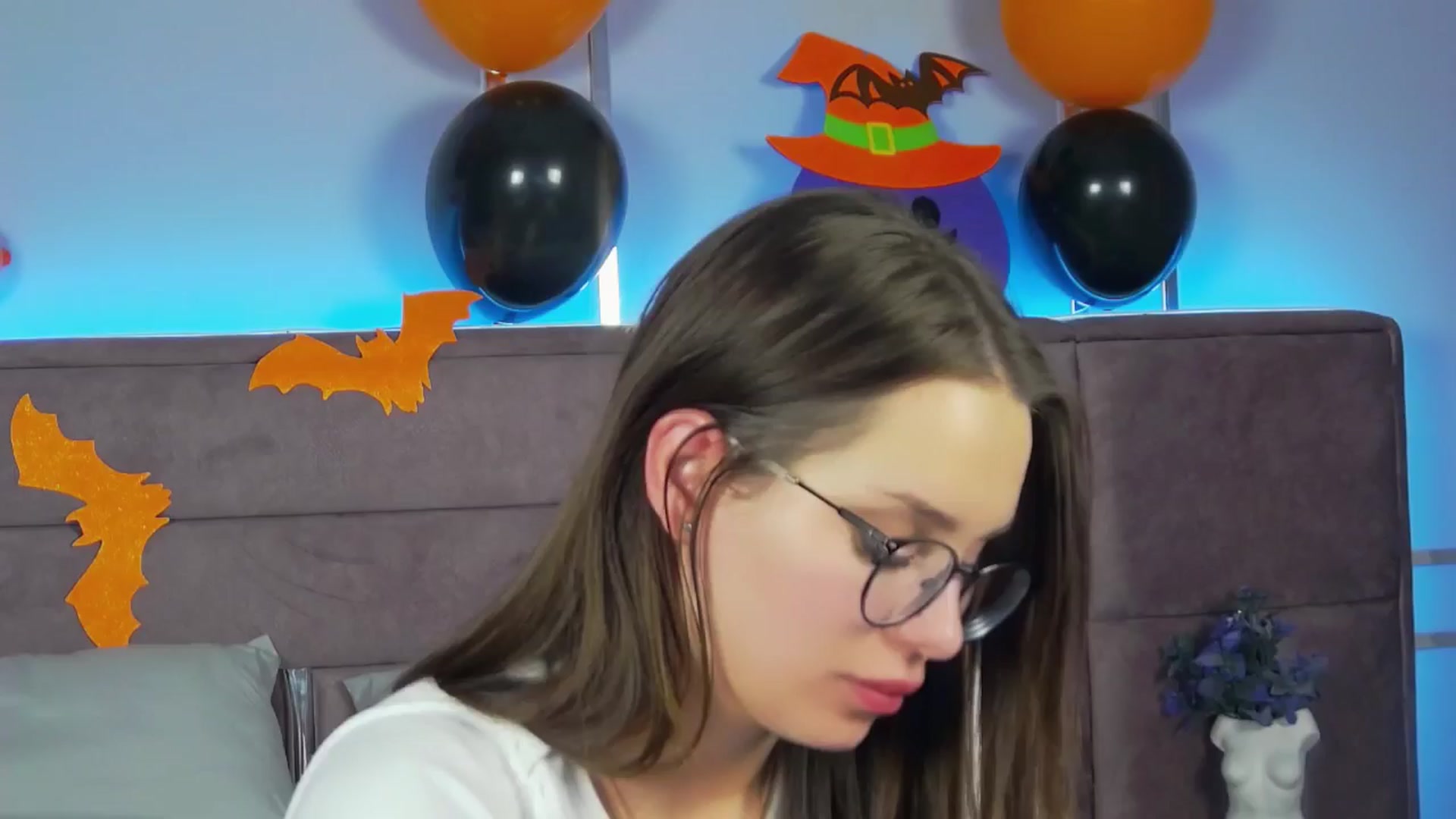 Gallery image thumbnail from MiraMauer's myfreecams stream on, 11/02/2024, 19:05 image 20 of 20