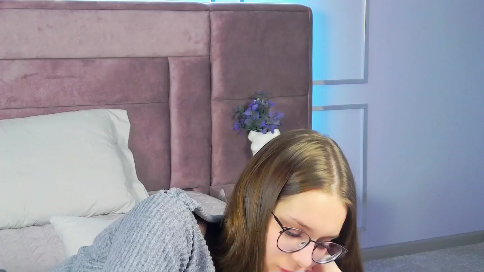 Gallery image thumbnail from MiraMauer's myfreecams stream on, 11/05/2024, 16:46 image 6 of 20
