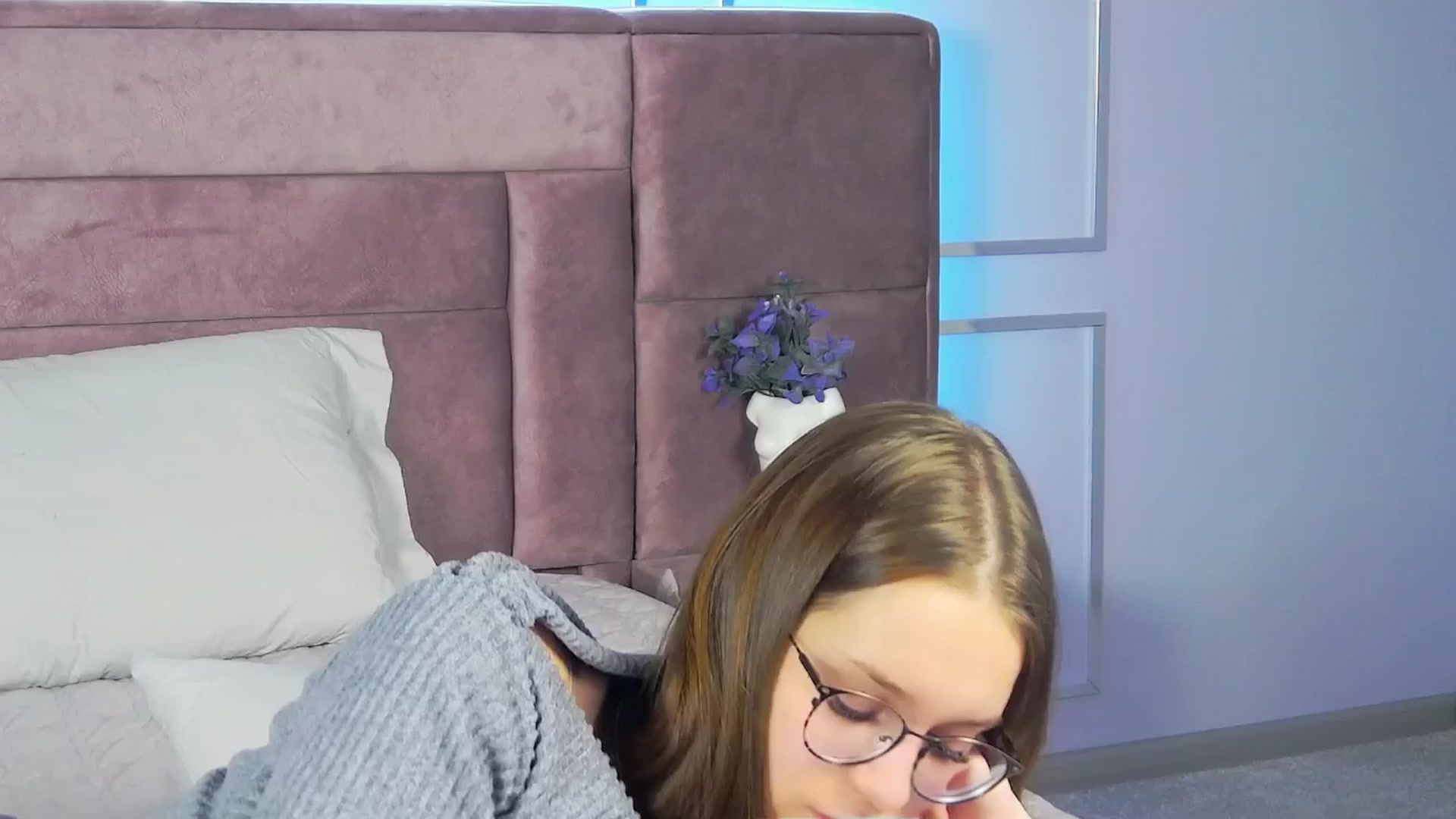 Gallery image thumbnail from MiraMauer's myfreecams stream on, 11/05/2024, 16:46 image 10 of 20