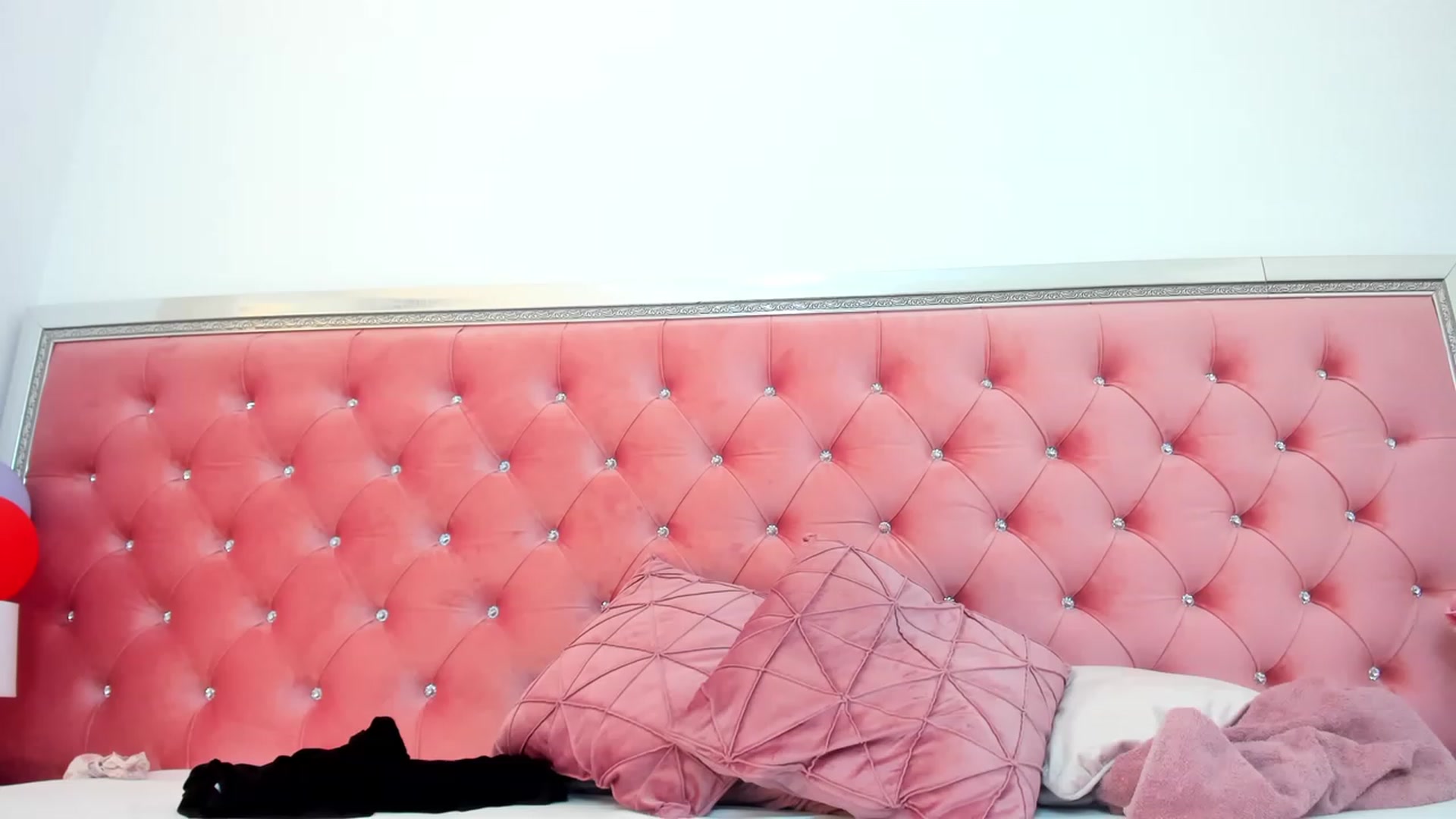 Gallery image thumbnail from MiraWonder's myfreecams stream on, 02/21/2024, 13:11 image 4 of 20
