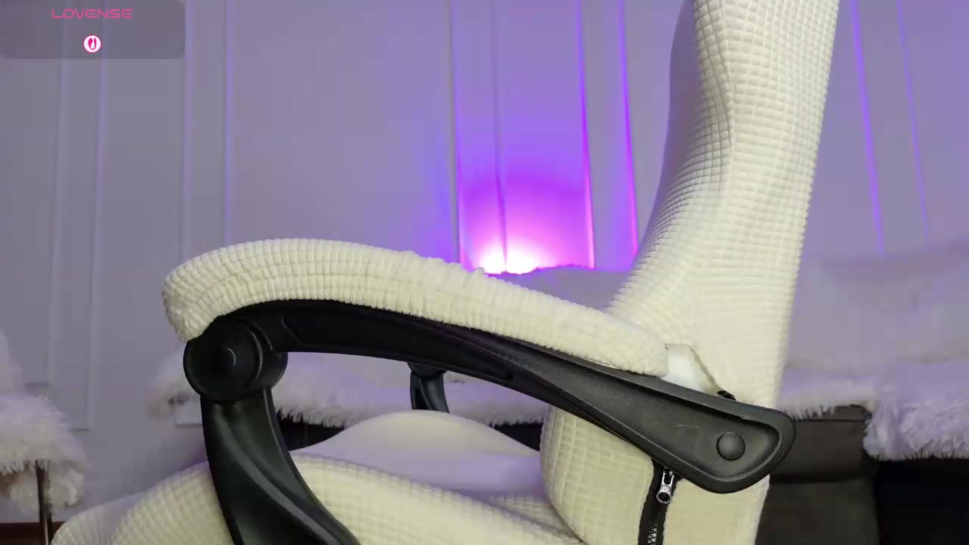 Gallery image thumbnail from MiraWonder's myfreecams stream on, 06/12/2026, 10:03 image 8 of 20