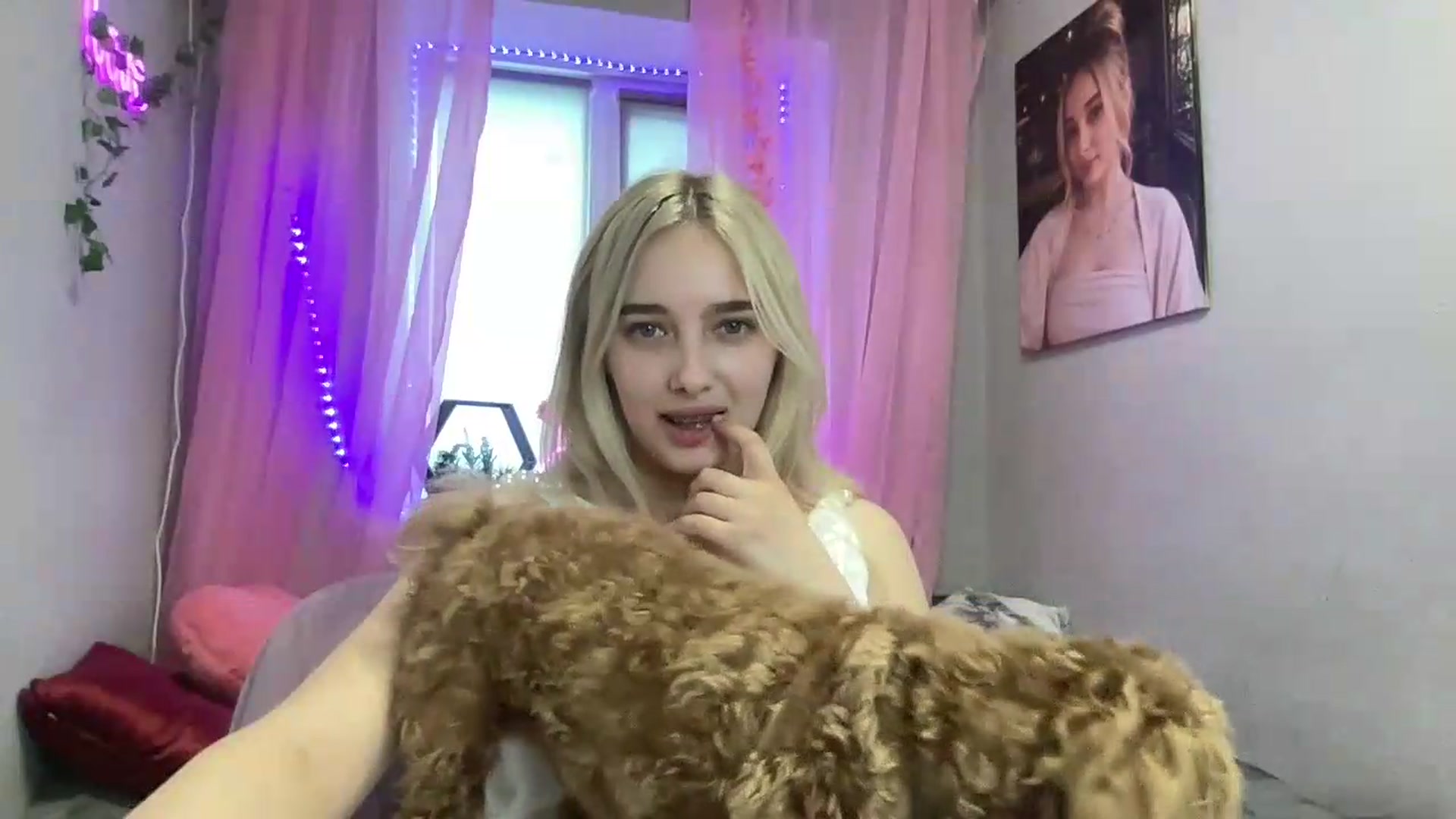 Gallery image thumbnail from Mira_Satin's myfreecams stream on, 08/19/2026, 09:30 image 8 of 20