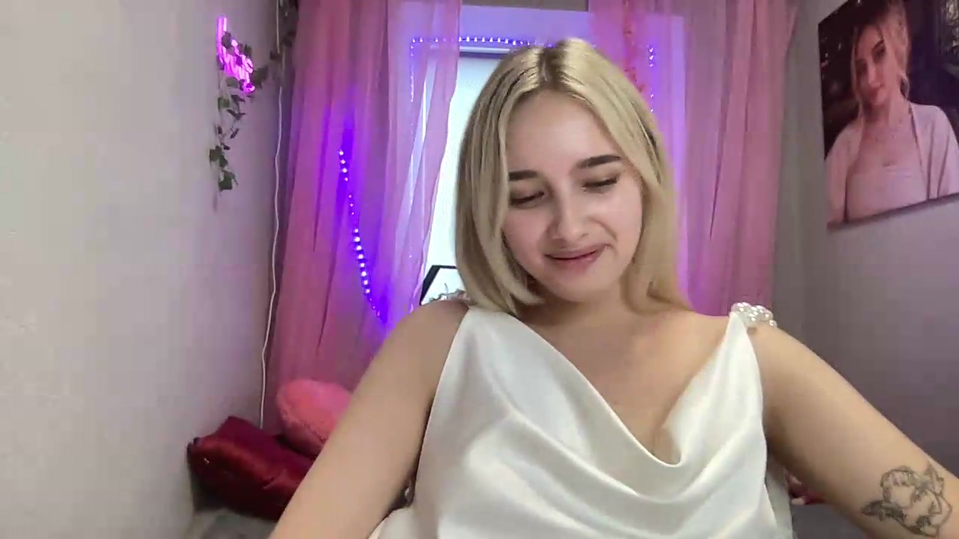 Gallery image thumbnail from Mira_Satin's myfreecams stream on, 08/19/2026, 09:30 image 12 of 20