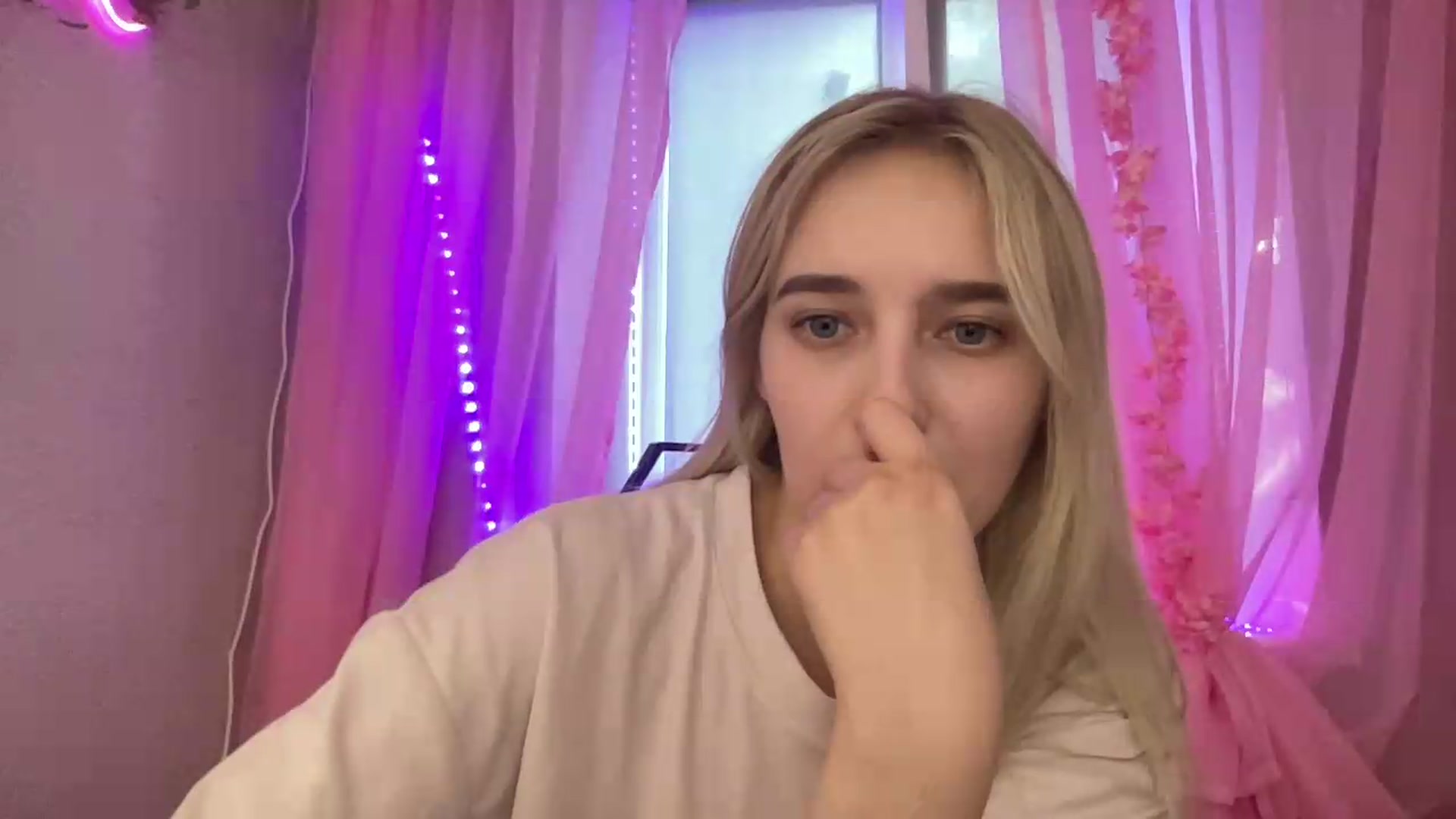 Gallery image thumbnail from Mira_Satin's myfreecams stream on, 08/19/2026, 15:26 image 18 of 20