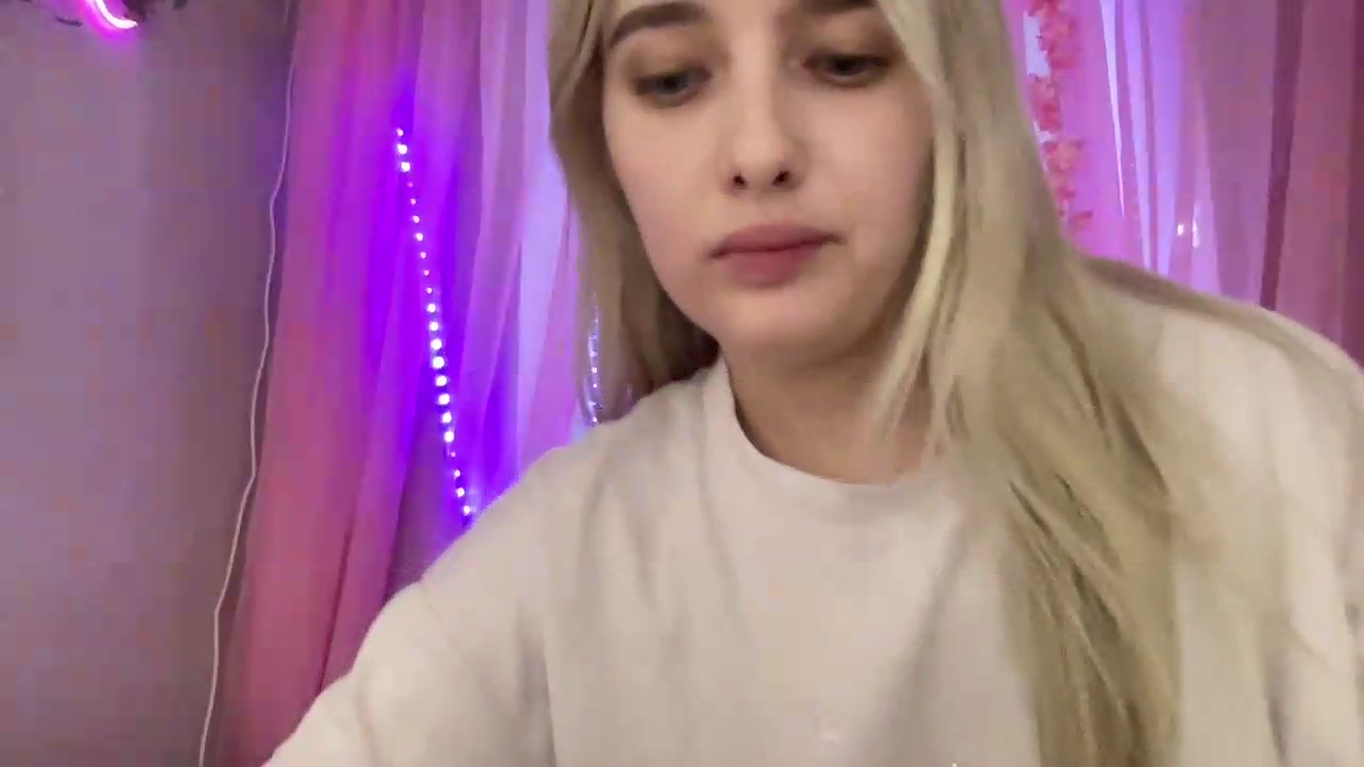 Gallery image thumbnail from Mira_Satin's myfreecams stream on, 08/19/2026, 15:26 image 19 of 20
