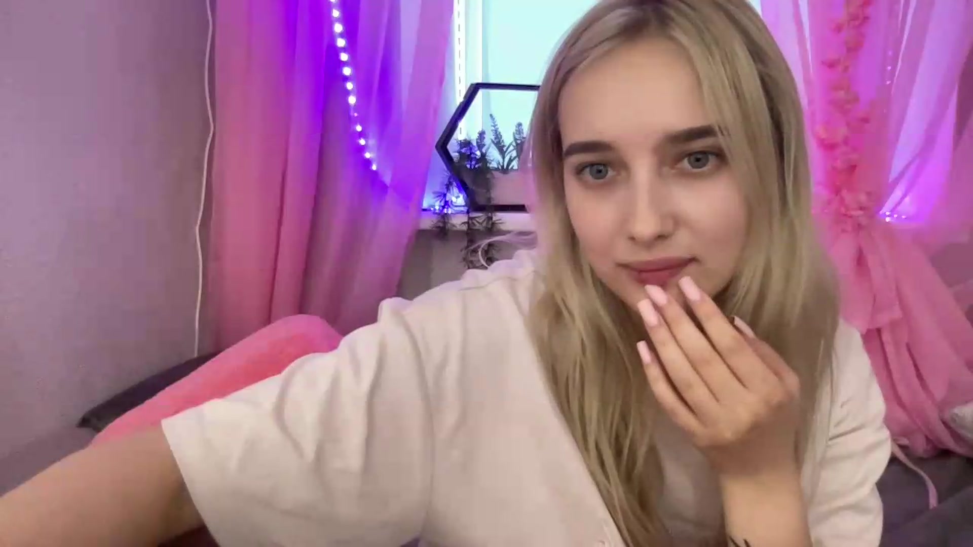 Gallery image thumbnail from Mira_Satin's myfreecams stream on, 08/19/2026, 15:26 image 11 of 20