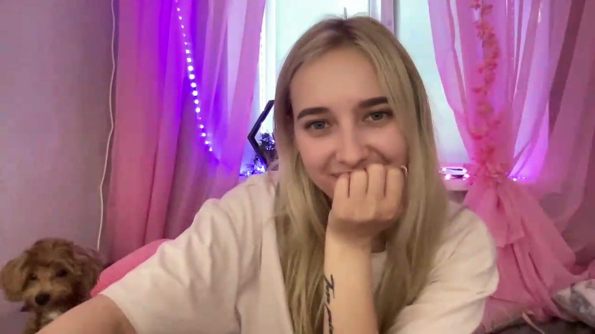 Gallery image thumbnail from Mira_Satin's myfreecams stream on, 08/19/2026, 15:26 image 5 of 20