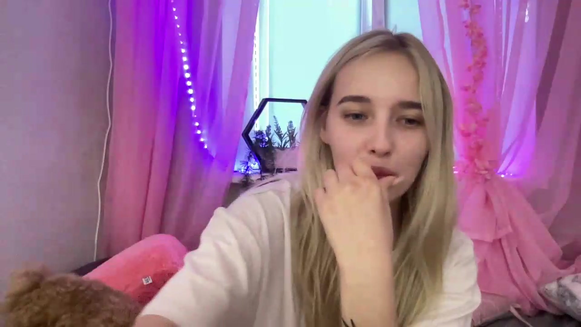 Gallery image thumbnail from Mira_Satin's myfreecams stream on, 08/19/2026, 15:26 image 9 of 20