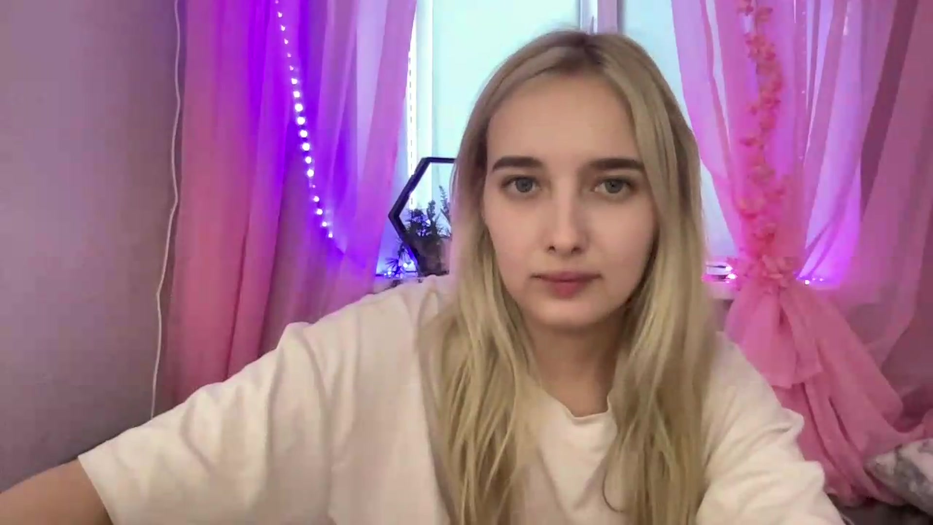 Gallery image thumbnail from Mira_Satin's myfreecams stream on, 08/19/2026, 15:26 image 7 of 20