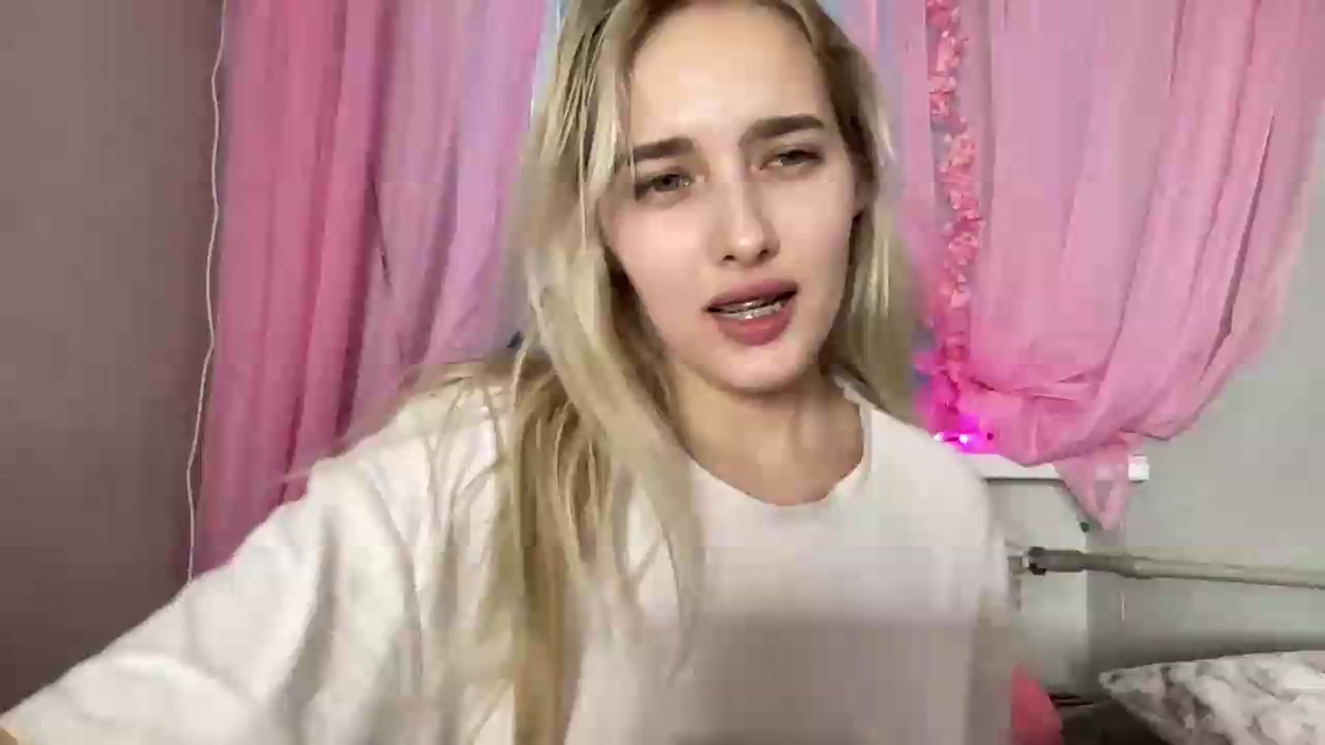 Gallery image thumbnail from Mira_Satin's myfreecams stream on, 08/19/2026, 16:38 image 1 of 20