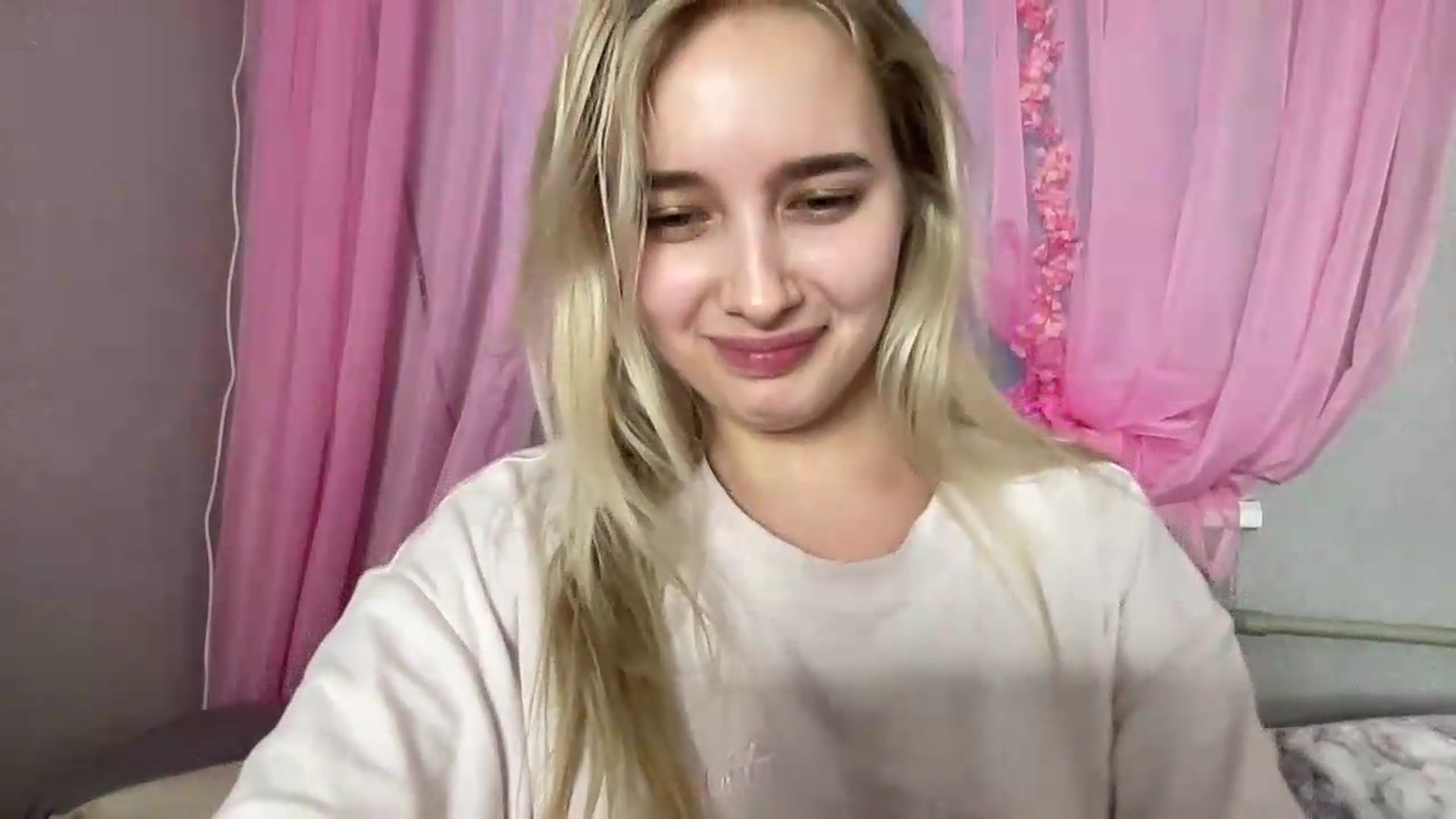 Gallery image thumbnail from Mira_Satin's myfreecams stream on, 08/19/2026, 16:38 image 4 of 20