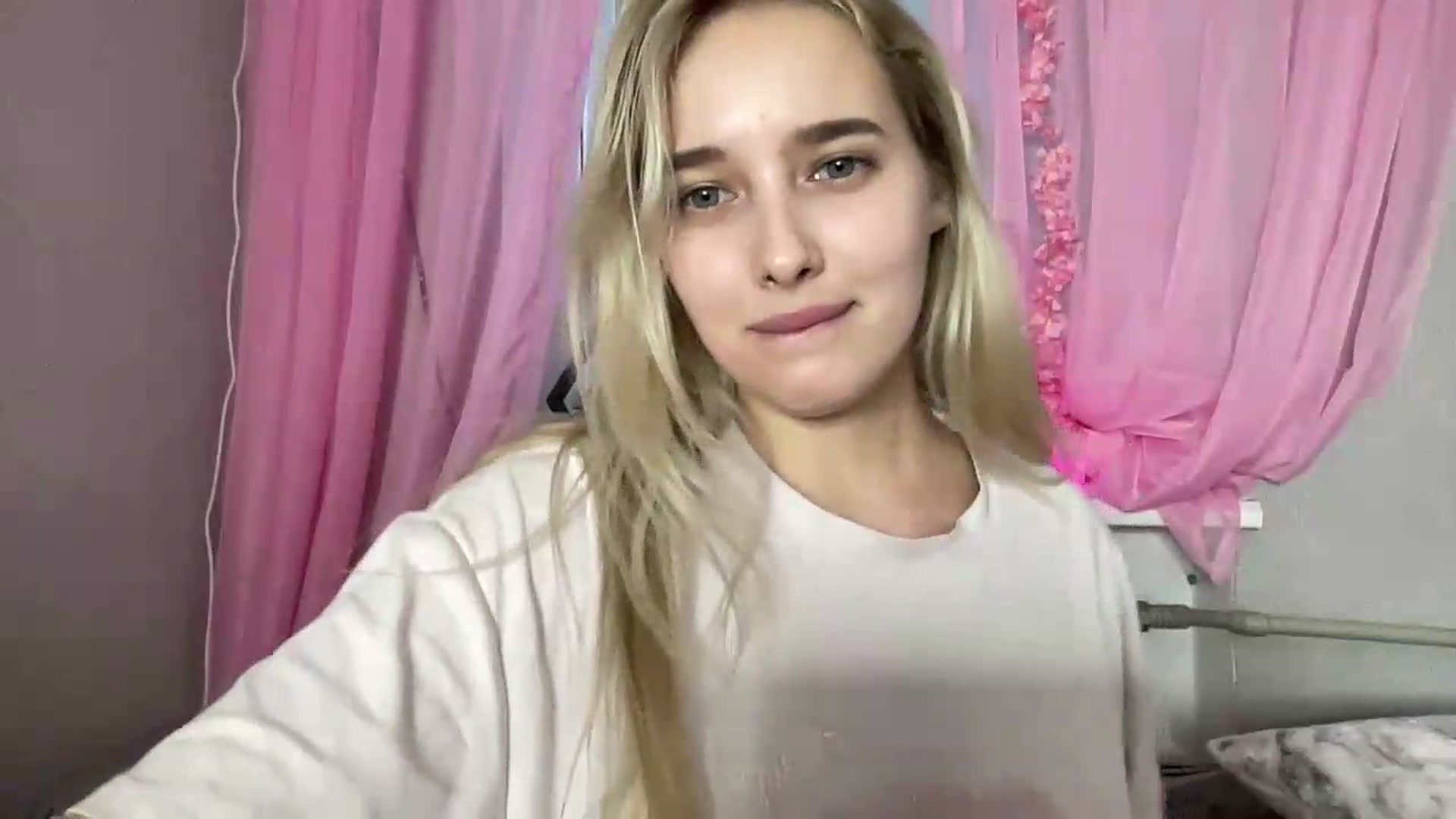 Gallery image thumbnail from Mira_Satin's myfreecams stream on, 08/19/2026, 16:38 image 2 of 20