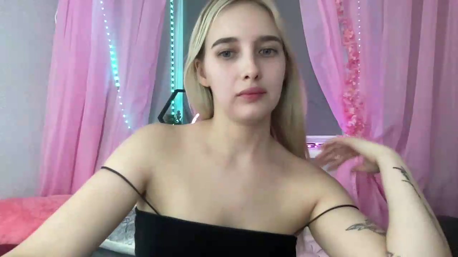 Gallery image thumbnail from Mira_Satin's myfreecams stream on, 08/19/2026, 19:32 image 10 of 20