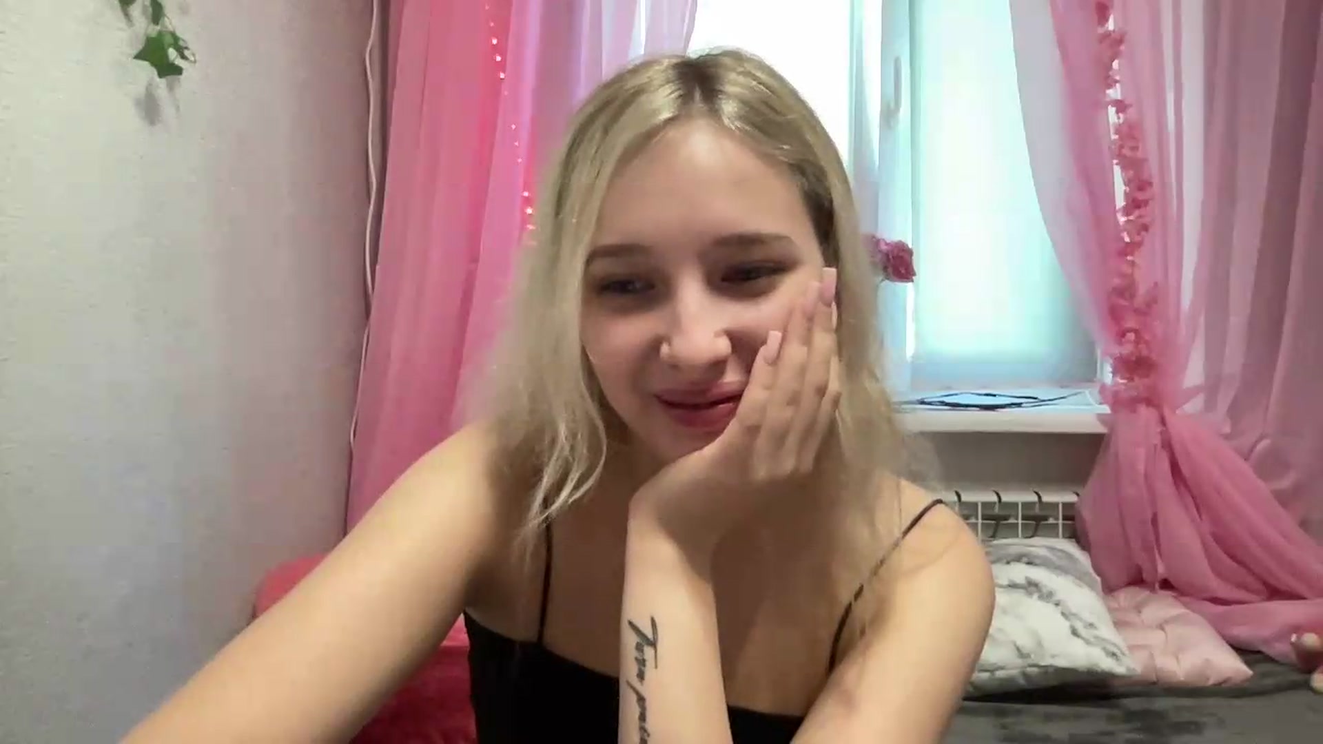 Gallery image thumbnail from Mira_Satin's myfreecams stream on, 08/20/2026, 08:34 image 6 of 20
