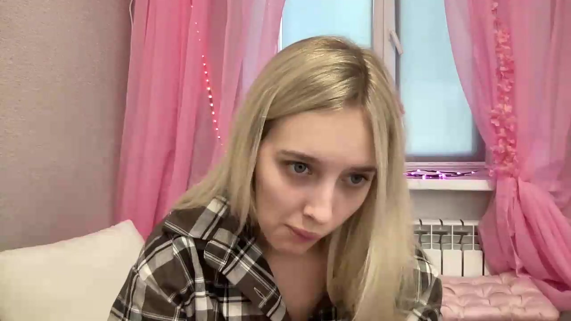 Gallery image thumbnail from Mira_Satin's myfreecams stream on, 08/20/2026, 14:49 image 6 of 20