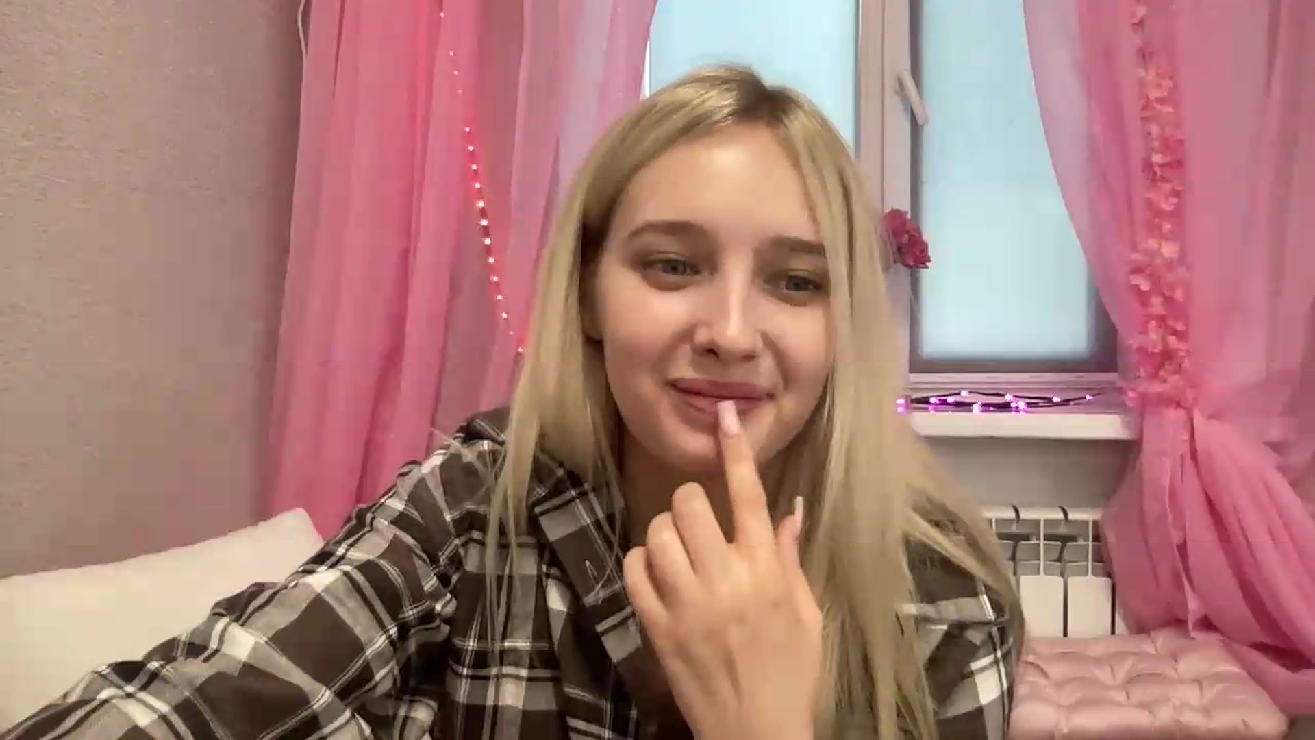 Gallery image thumbnail from Mira_Satin's myfreecams stream on, 08/20/2026, 14:49 image 11 of 20