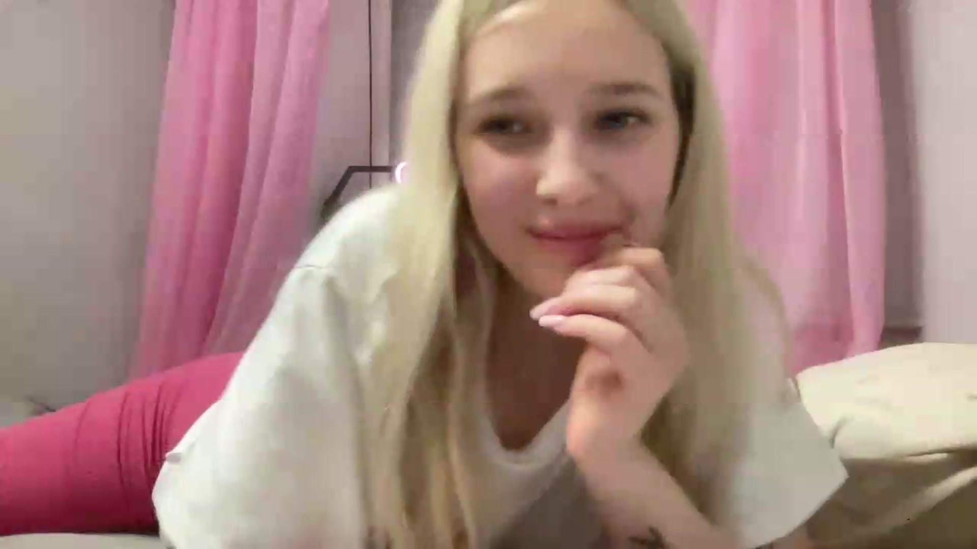 Gallery image thumbnail from Mira_Satin's myfreecams stream on, 08/20/2026, 20:21 image 5 of 20