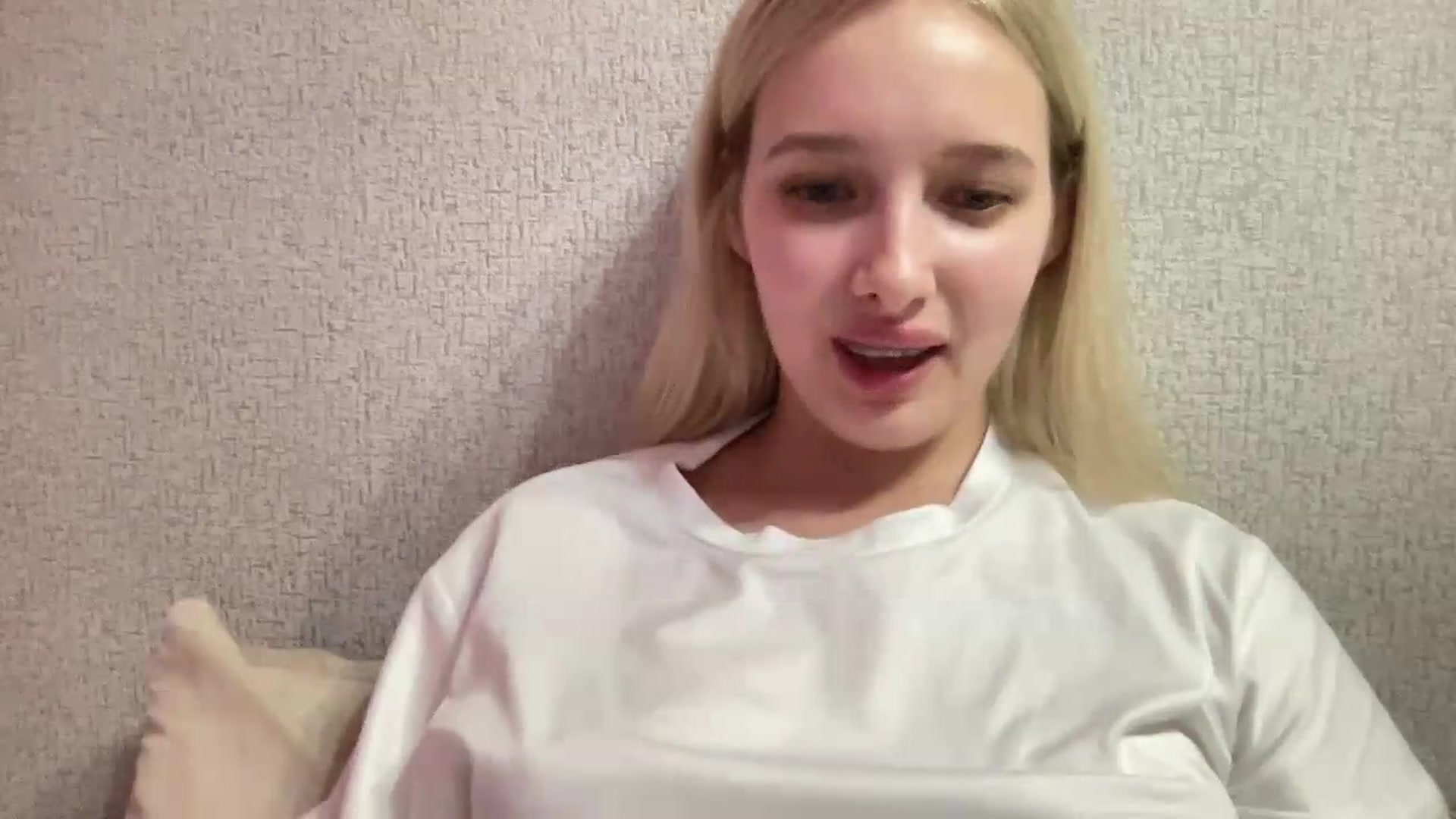 Gallery image thumbnail from Mira_Satin's myfreecams stream on, 08/20/2026, 20:21 image 18 of 20