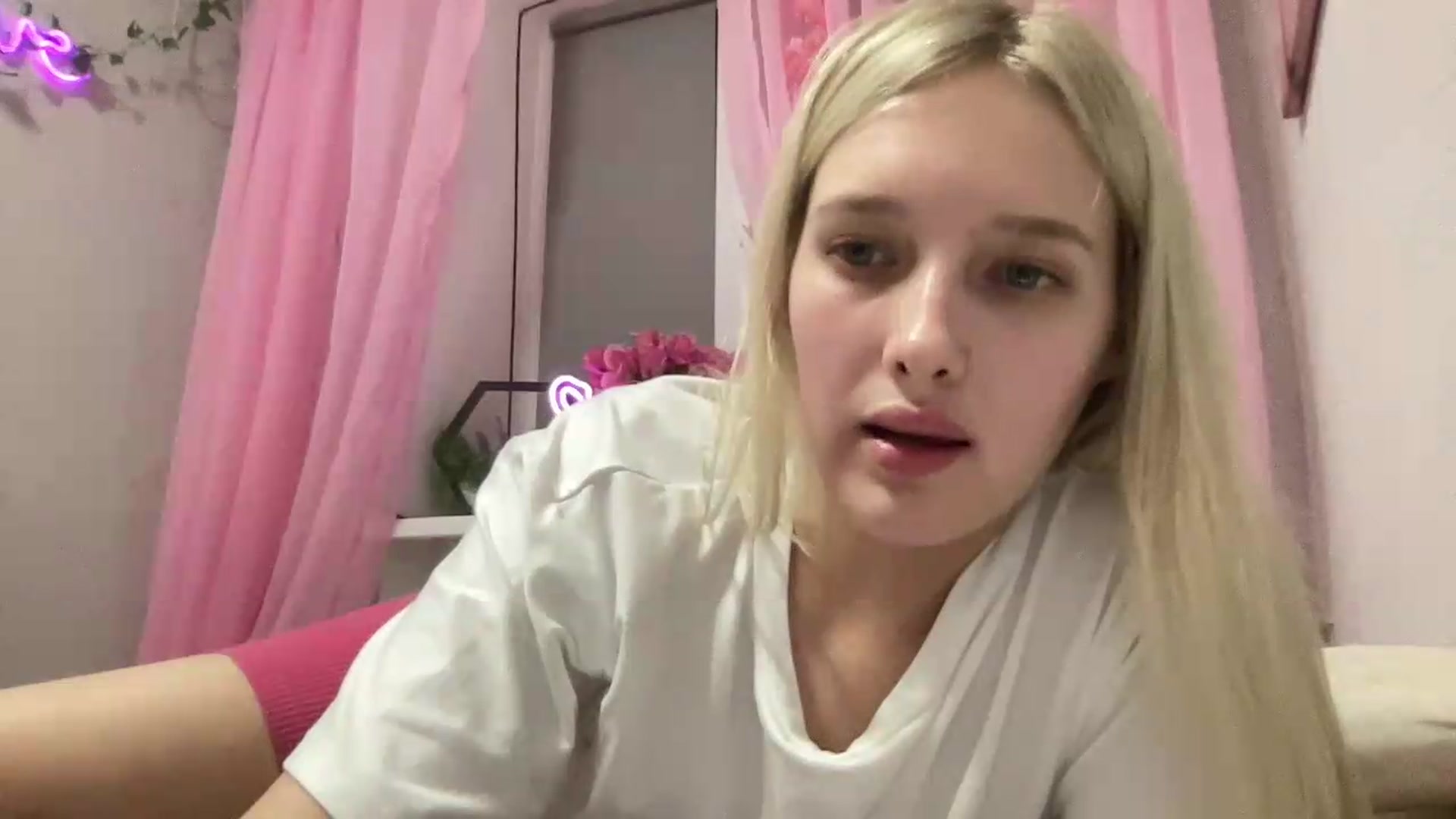 Gallery image thumbnail from Mira_Satin's myfreecams stream on, 08/20/2026, 20:21 image 15 of 20