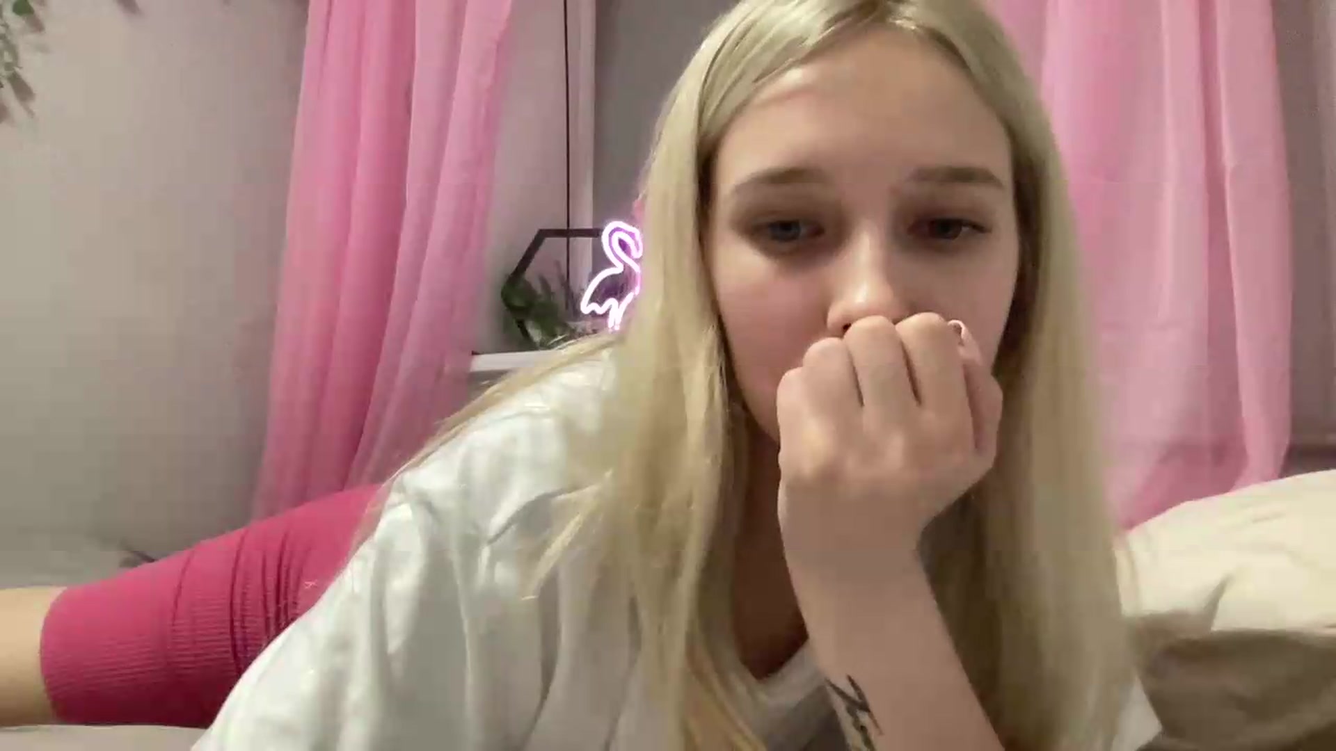 Gallery image thumbnail from Mira_Satin's myfreecams stream on, 08/20/2026, 20:21 image 6 of 20