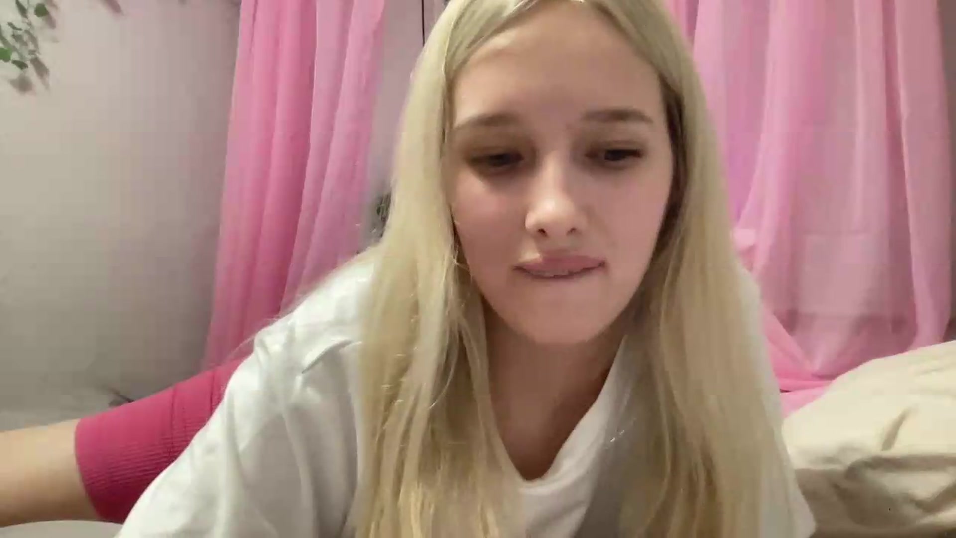 Gallery image thumbnail from Mira_Satin's myfreecams stream on, 08/20/2026, 20:21 image 10 of 20