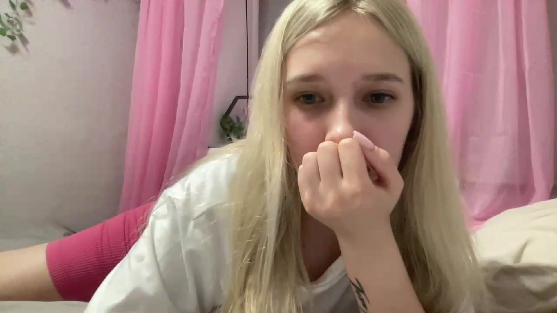 Gallery image thumbnail from Mira_Satin's myfreecams stream on, 08/20/2026, 20:21 image 9 of 20