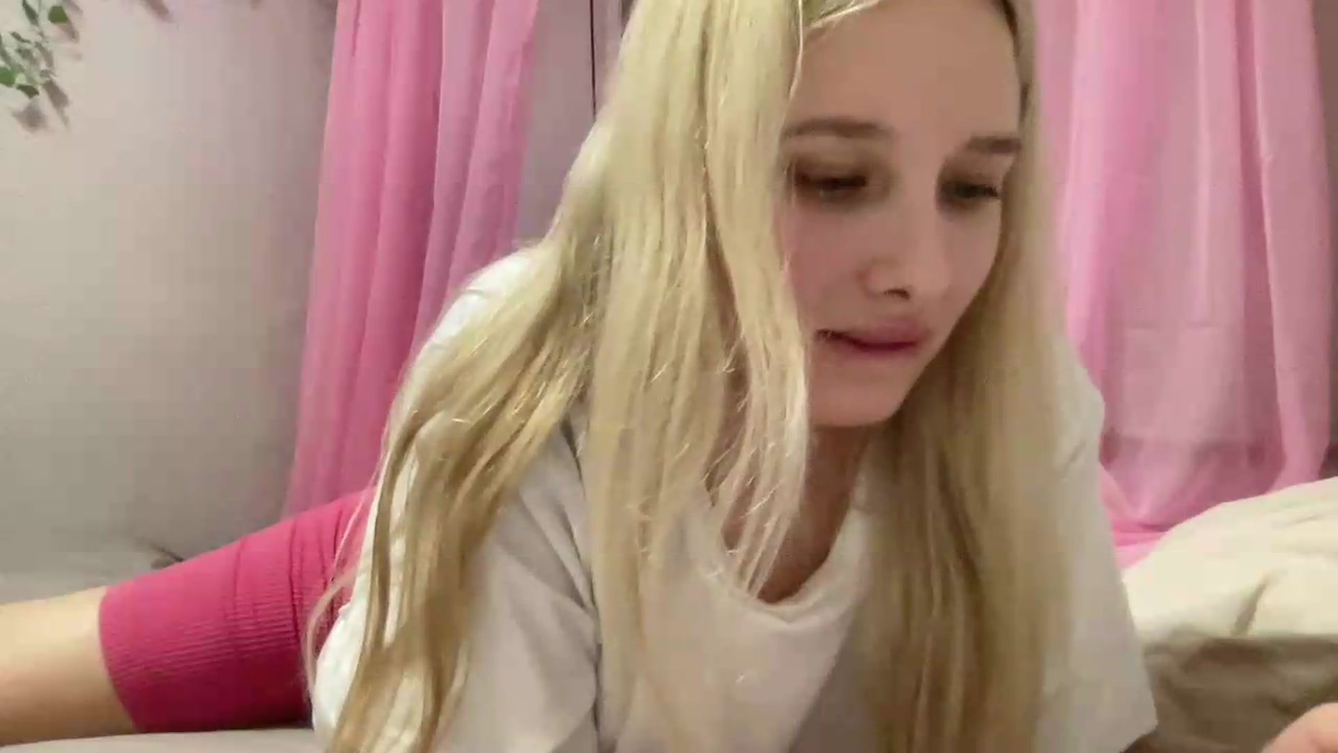 Gallery image thumbnail from Mira_Satin's myfreecams stream on, 08/20/2026, 20:21 image 11 of 20